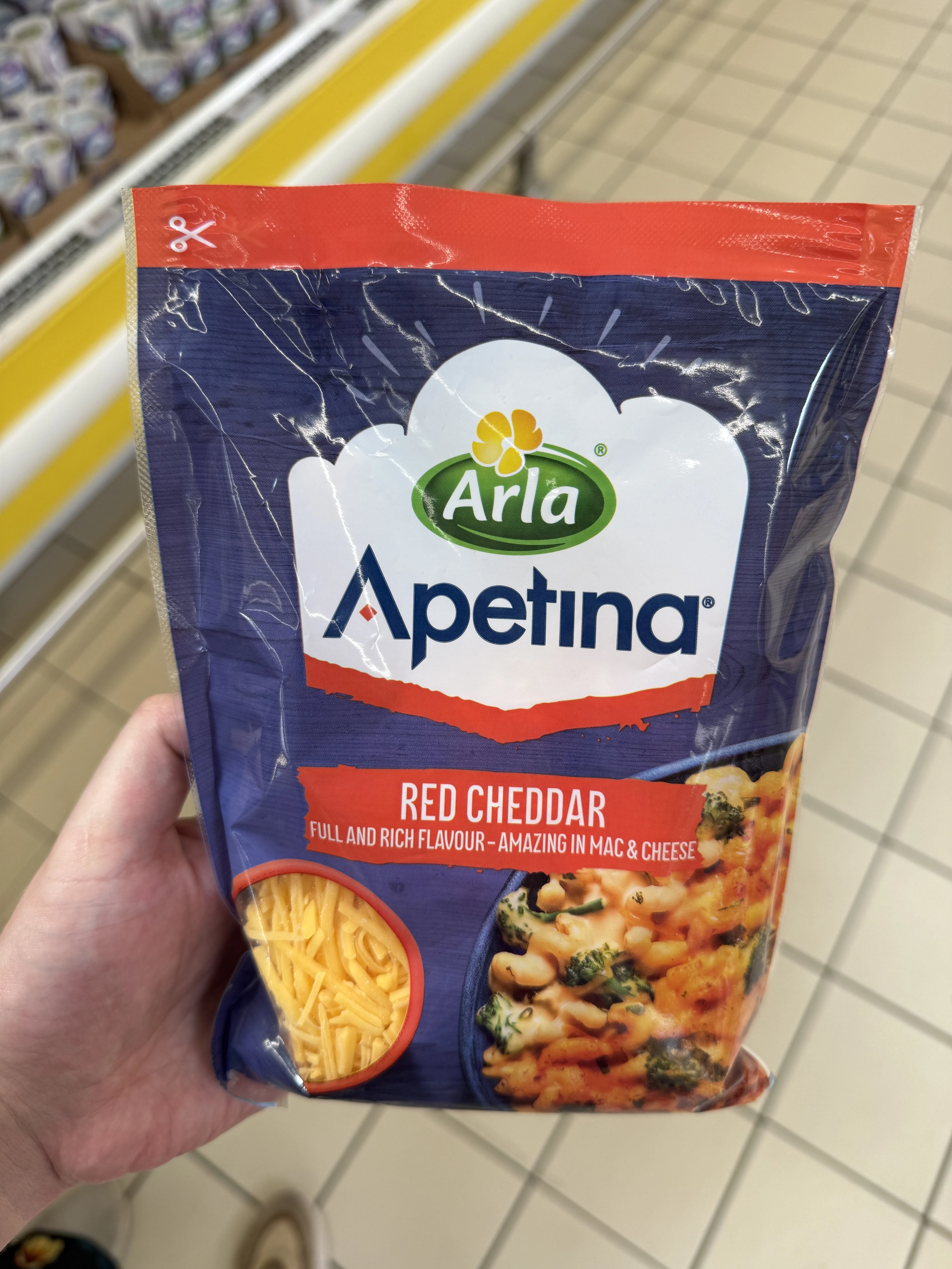 Arla Apetina Ser wiórkowany Red Cheddar | 200g