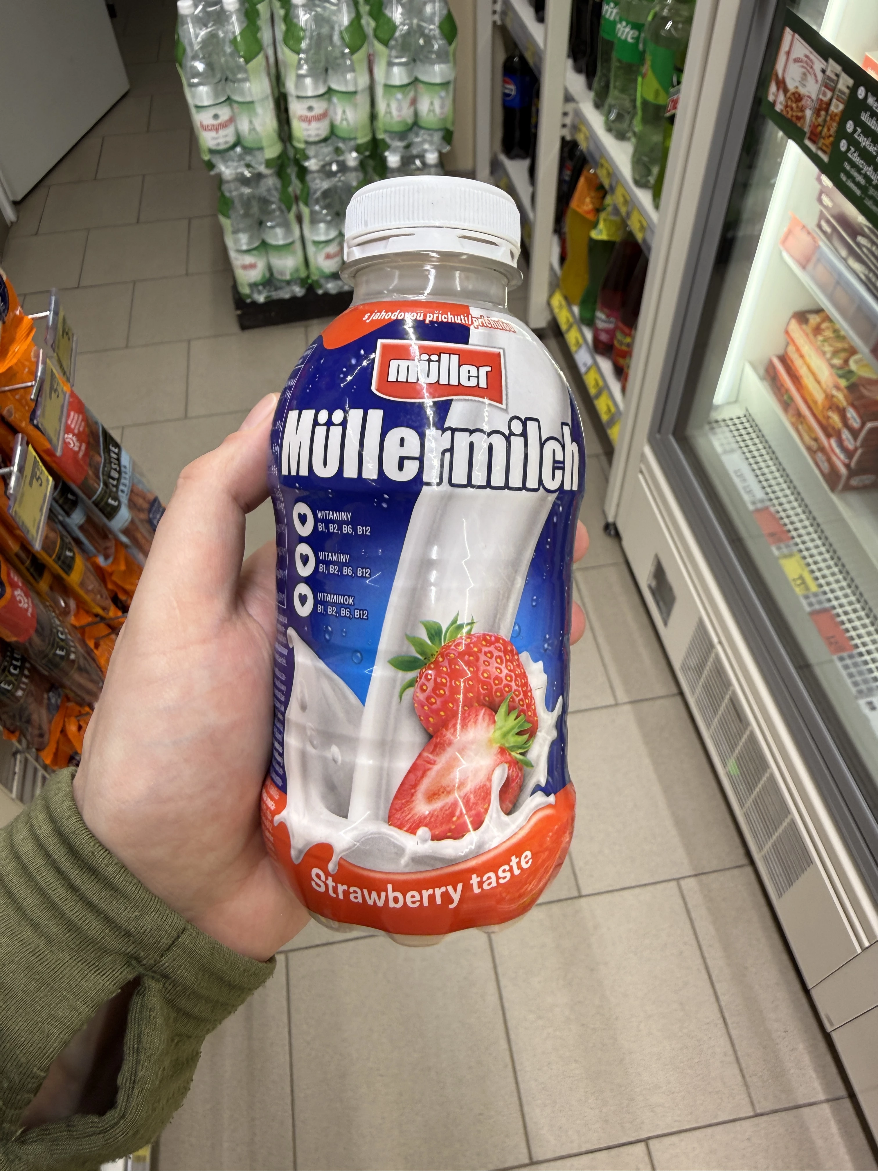 Müller Müllermilch Napój mleczny o smaku truskawkowym | 400g