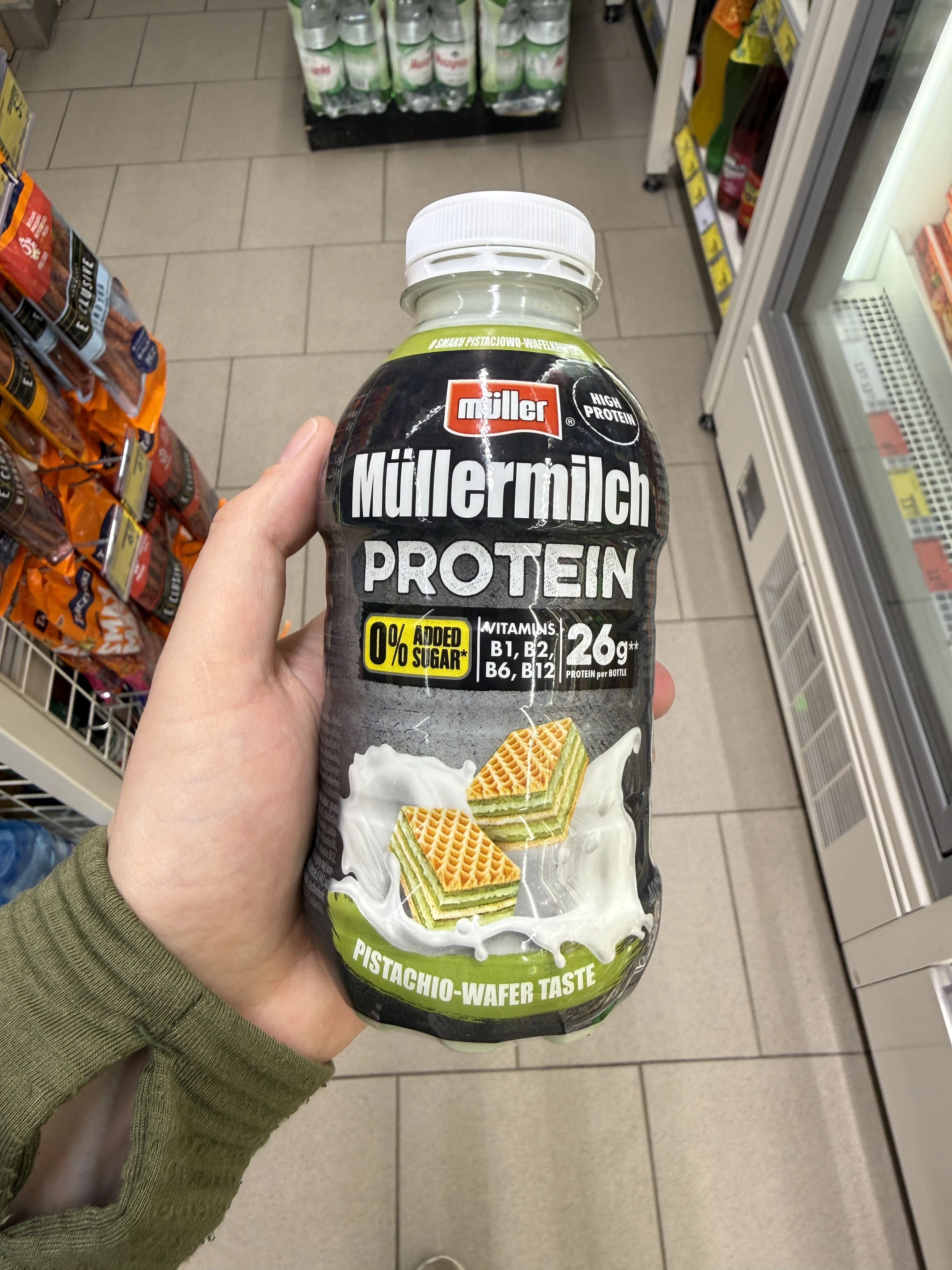 Müller Müllermilch Protein Napój mleczny o smaku pistacjowo-waflowym | 400g