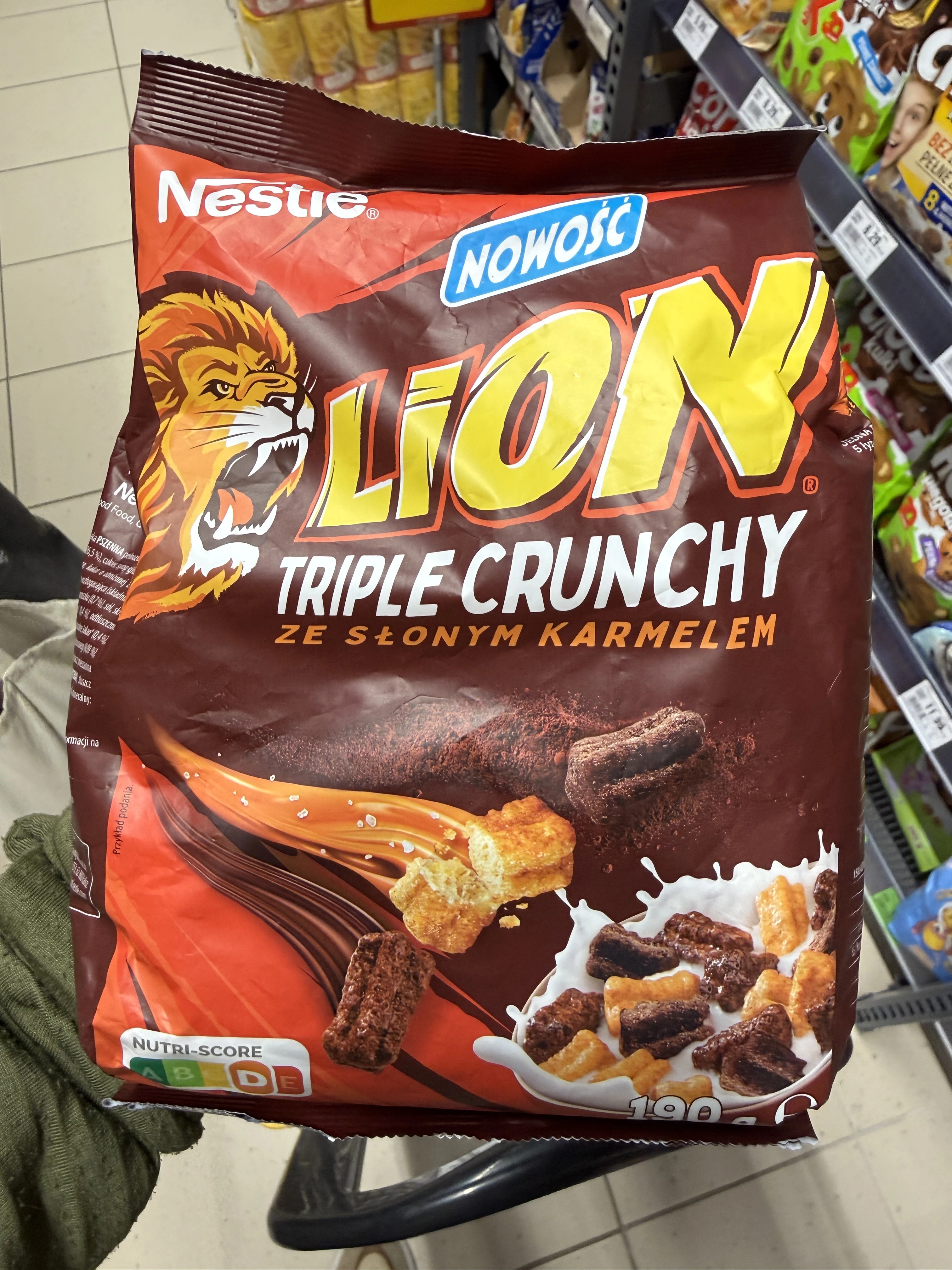 Nestlé Lion Triple Crunchy Płatki śniadaniowe ze słonym karmelem | 190g