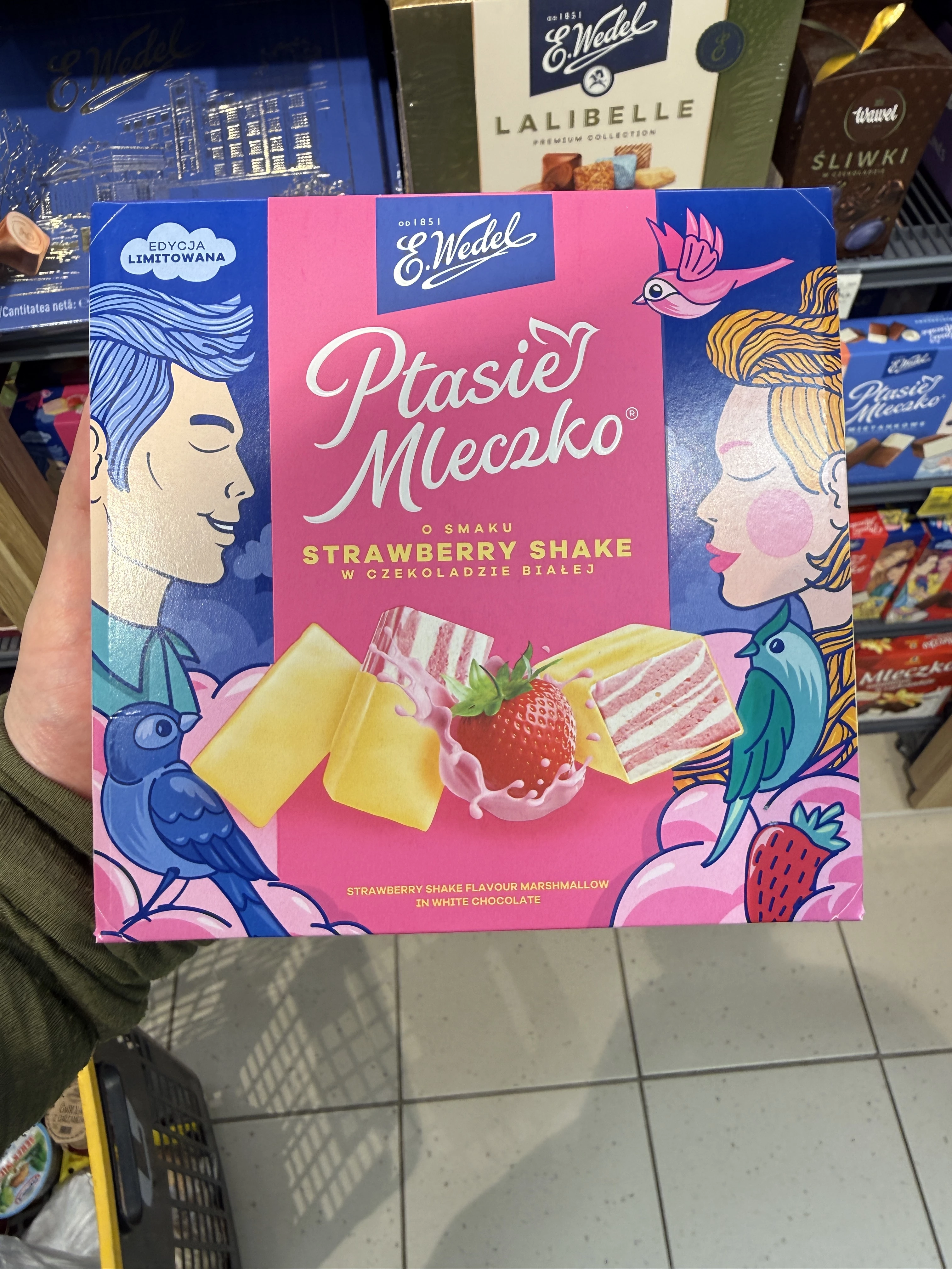 E. Wedel Ptasie mleczko o smaku Strawberry shake w czekoladzie białej | 340g