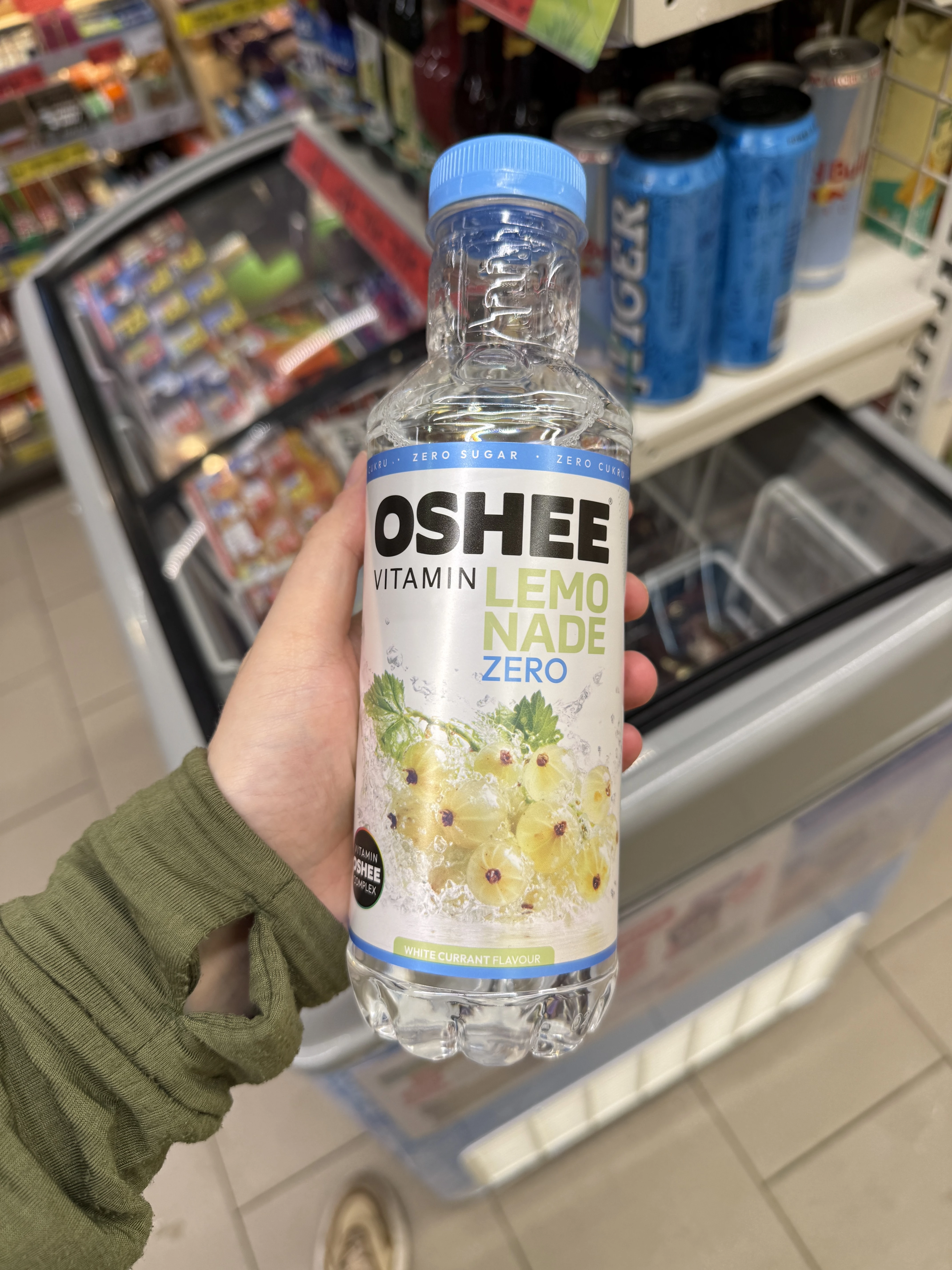 OSHEE Vitamin Lemonade Zero biała porzeczka | 555ml