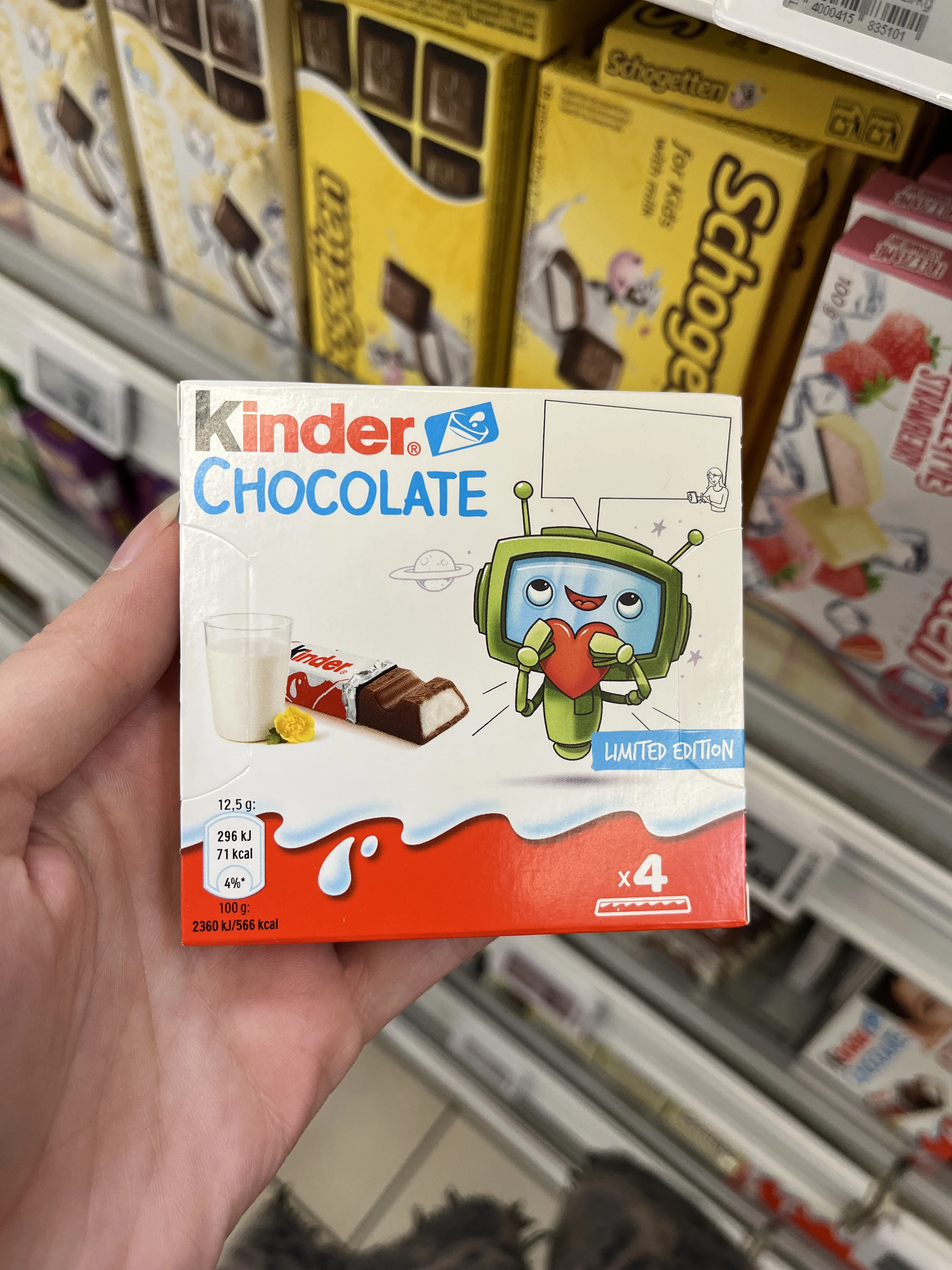Kinder Chocolate Limited Edition robot serce w dłoniach | 50g