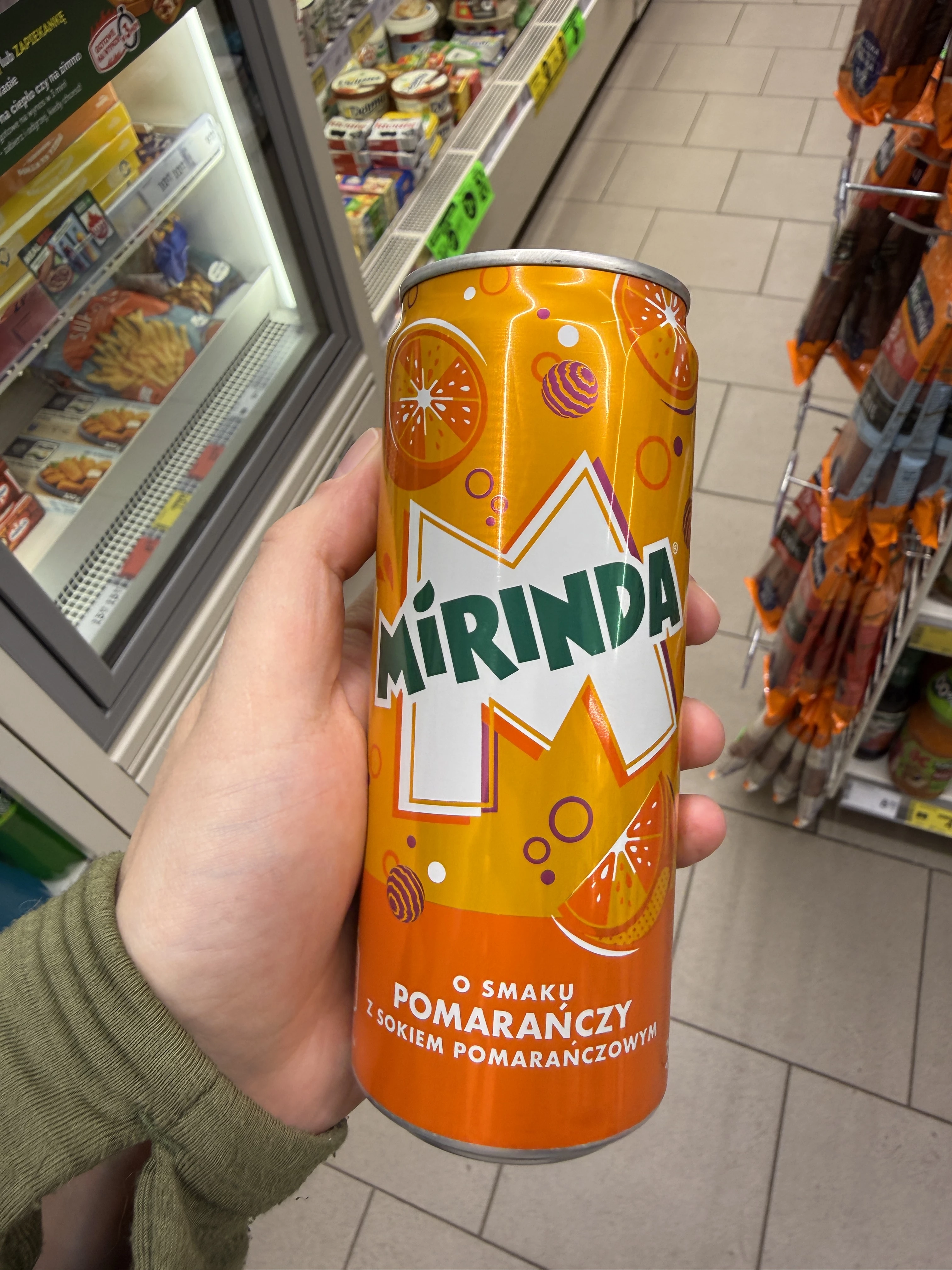 Mirinda Napój gazowany o smaku pomarańczowym | 330ml