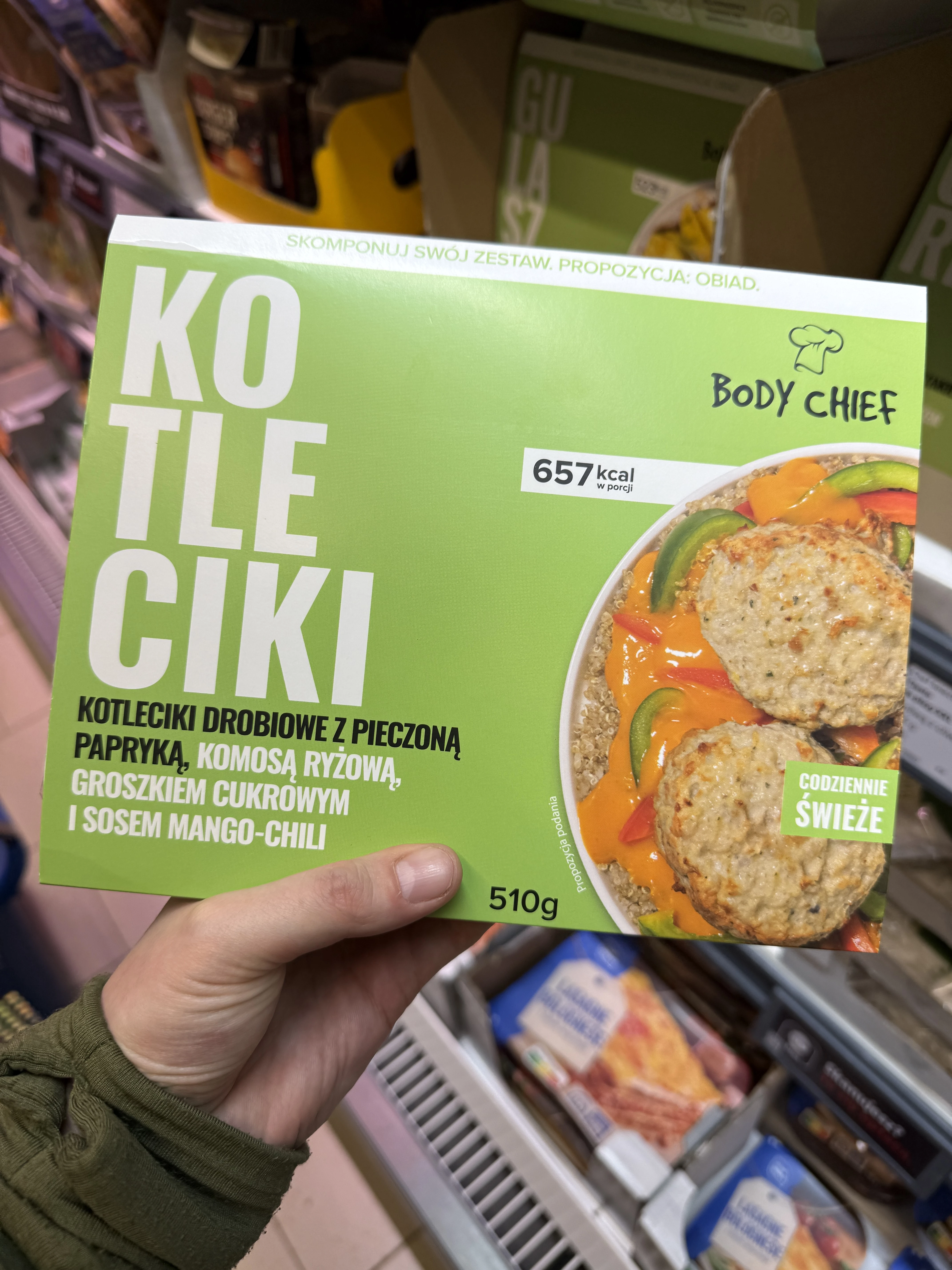 Body Chief Kotleciki drobiowe z pieczoną papryką, komosą ryżową, groszkiem cukrowym i sosem mango-chili | 510g