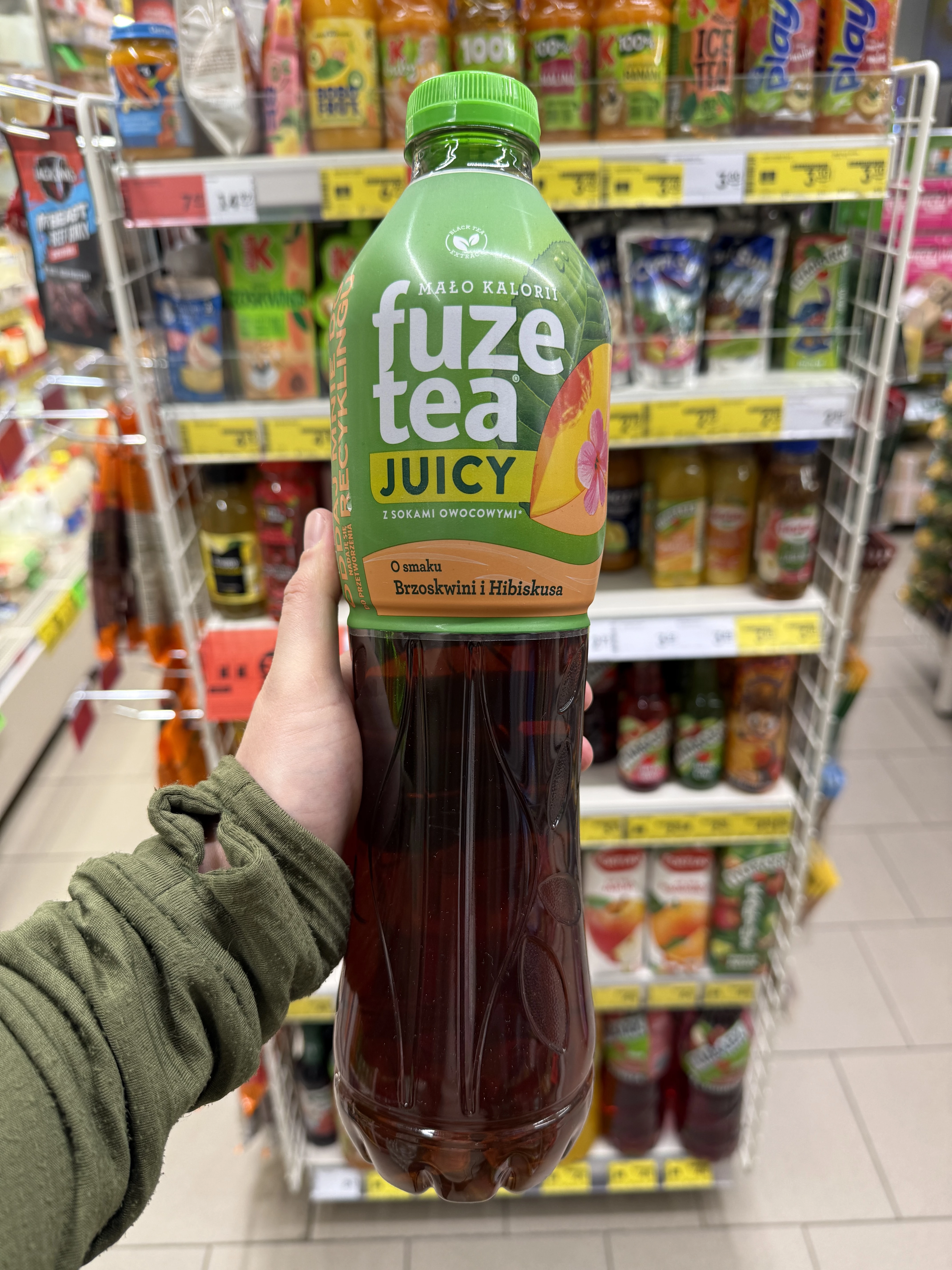 Fuze Tea Juicy Napój niegazowany o smaku brzoskwini i hibiskusa | 1500ml