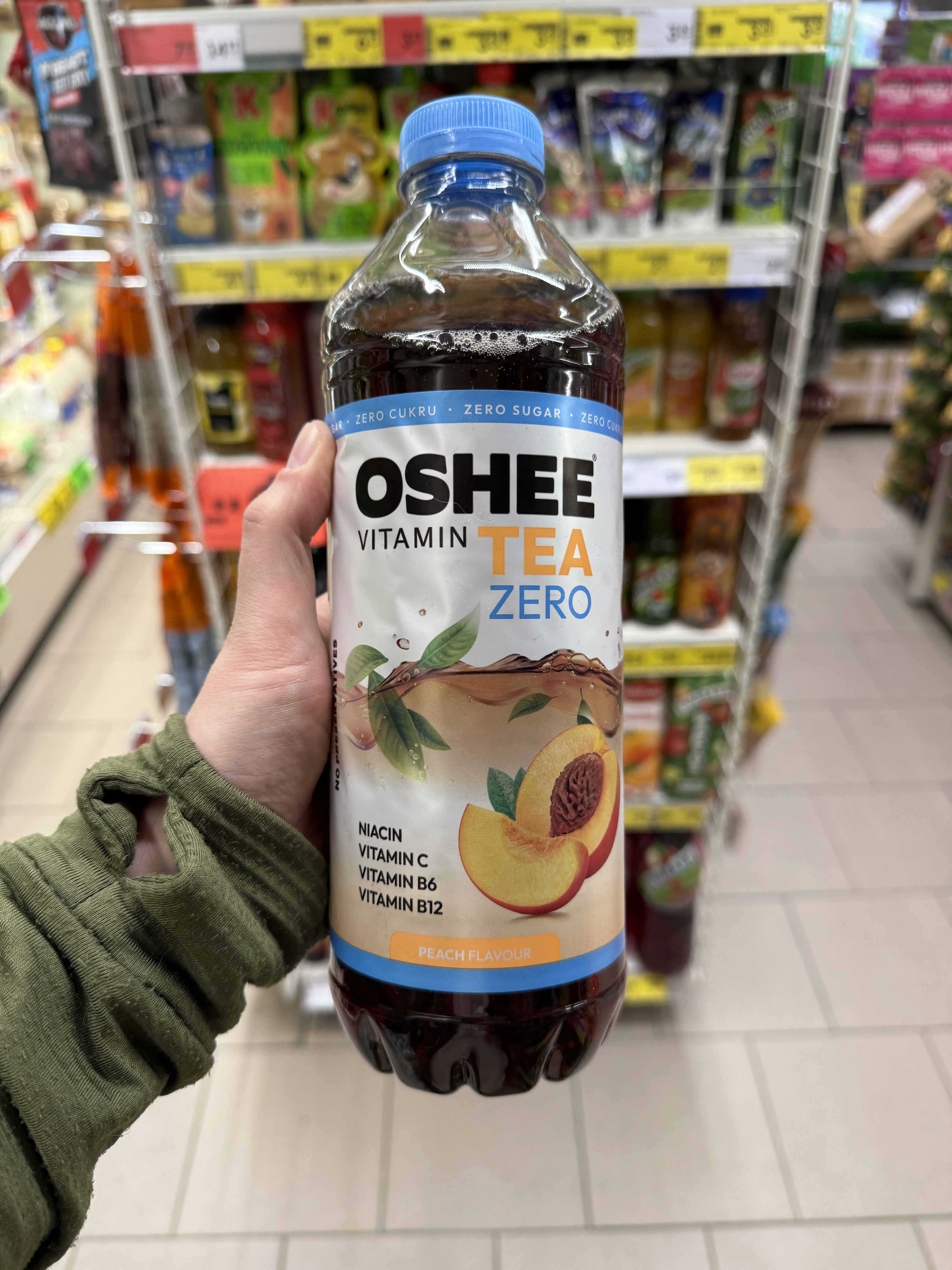 Oshee Vitamin Tea Zero Niegazowany napój herbaciany o smaku brzoskwiniowym | 1100ml