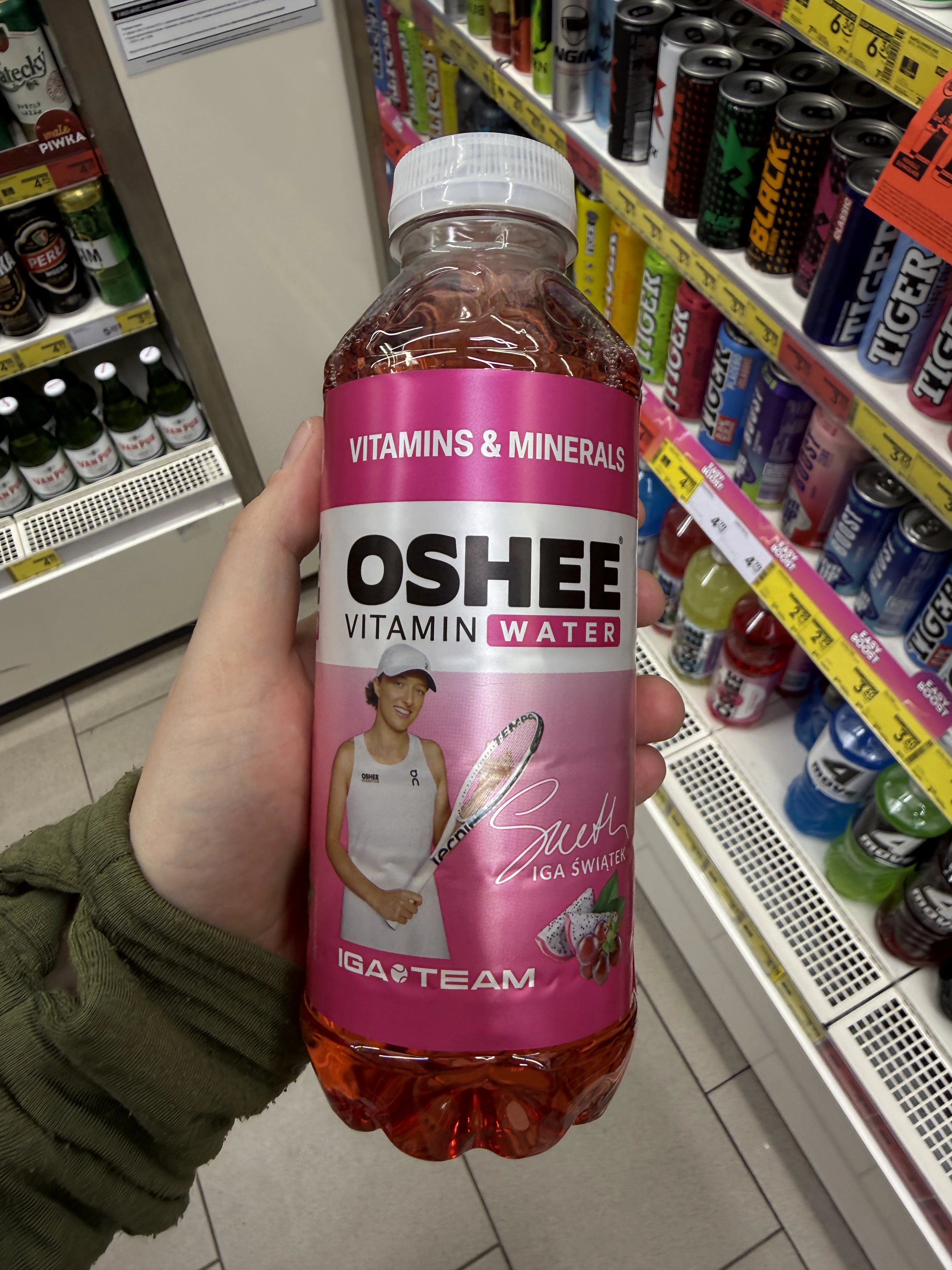 Oshee Vitamin Water Czerwone Winogrona Dragonfruit | 555ml