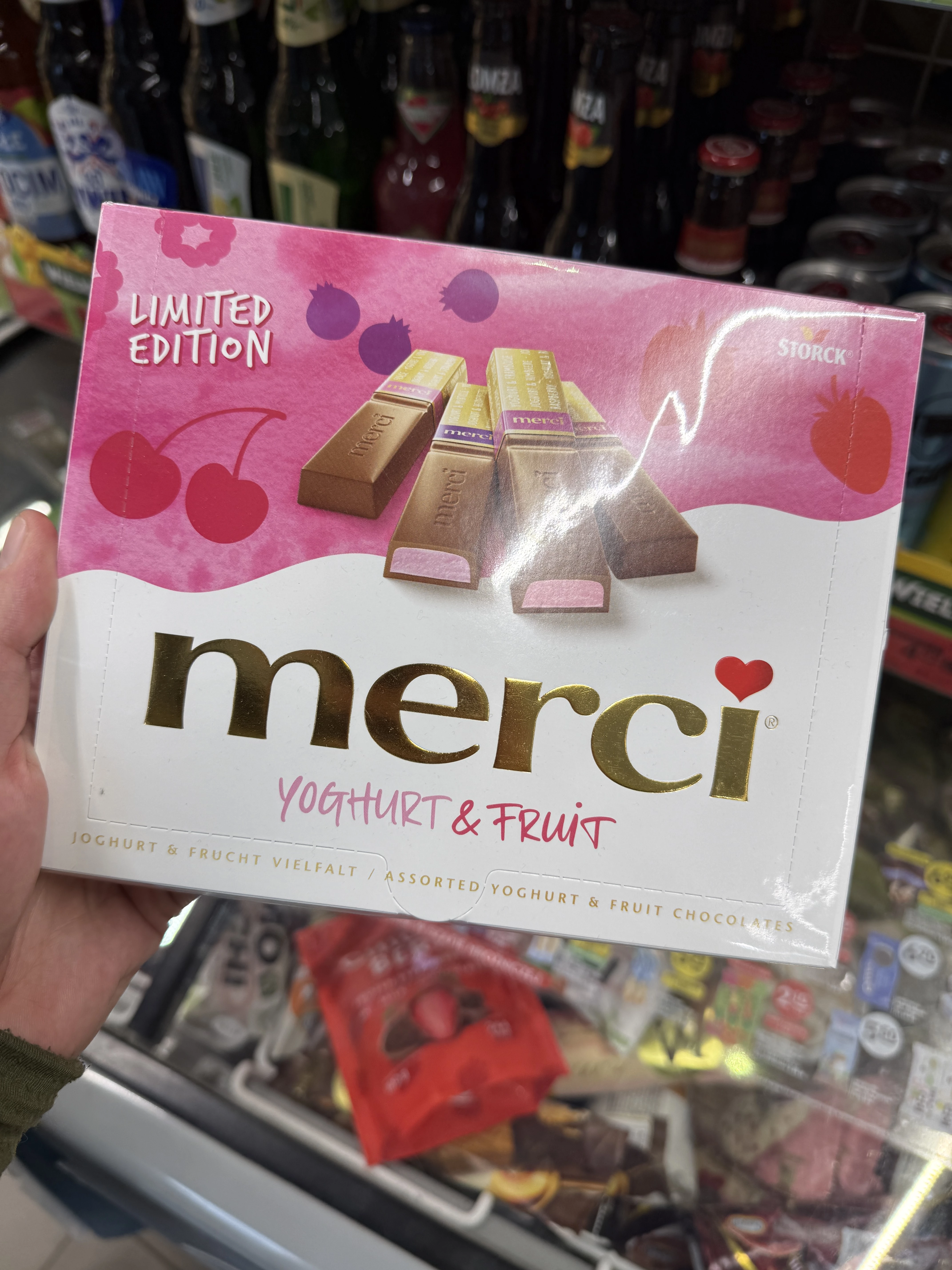 Merci Finest Selection Yoghurt & Fruit Limited Edition | 250g