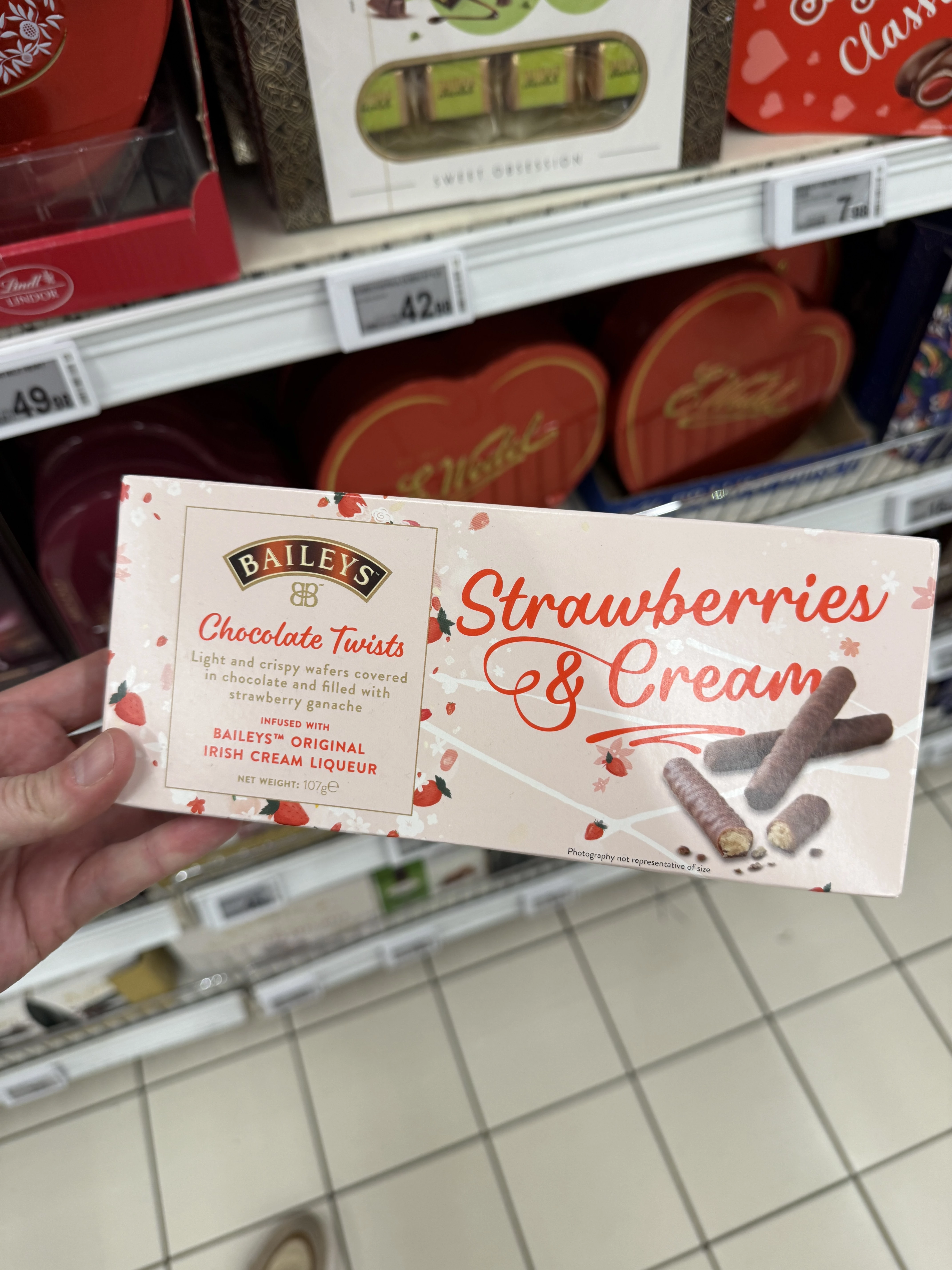 Baileys Strawberries & Cream Chocolate Twists | 107g