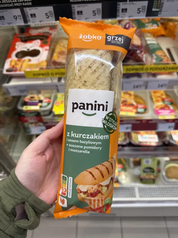 Panini z kurczakiem i sosem bazyliowym + suszone pomidory i mozzarella (w stylu włoskim) | 215g