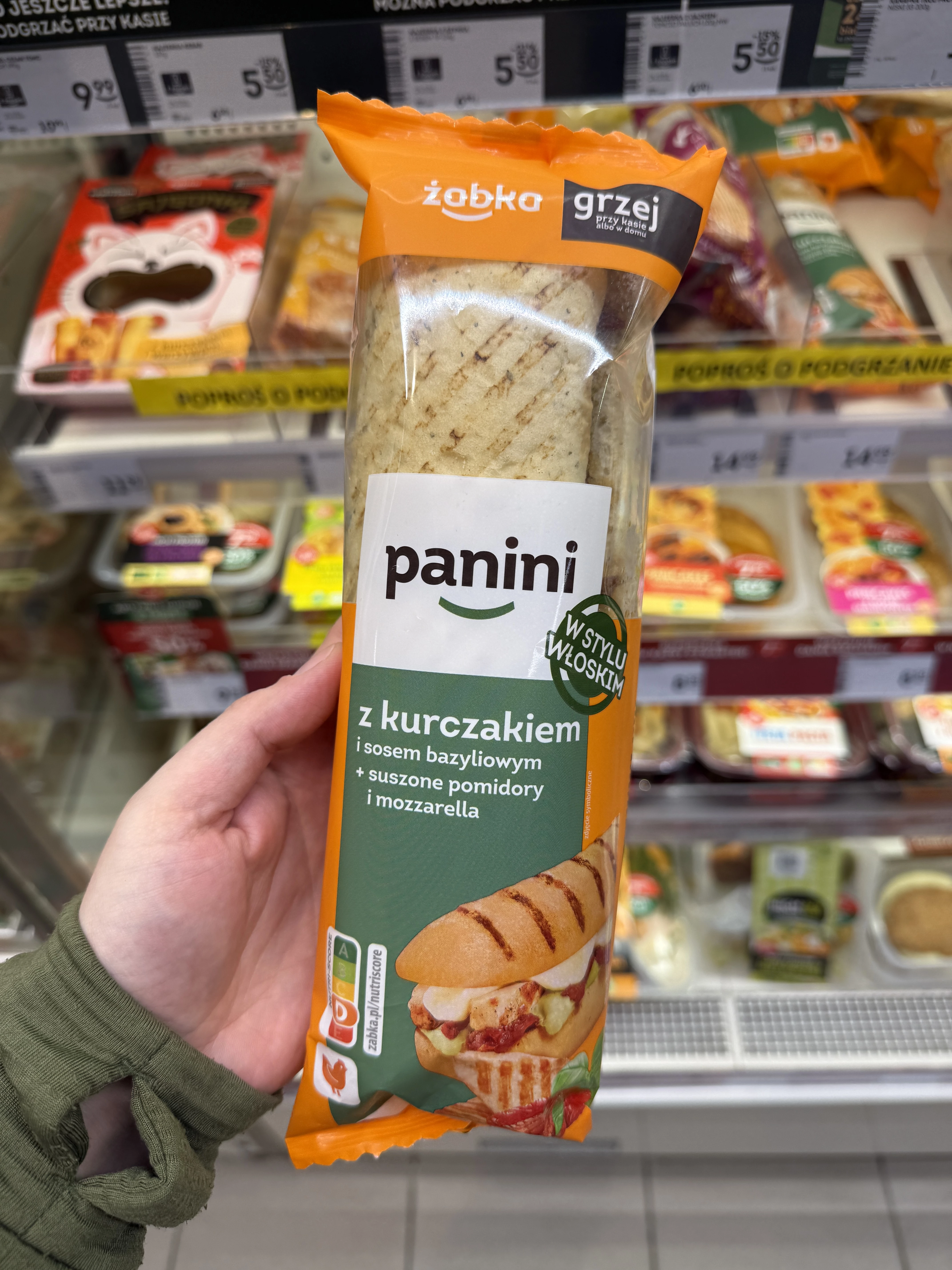 Panini z kurczakiem i sosem bazyliowym + suszone pomidory i mozzarella (w stylu włoskim) | 215g