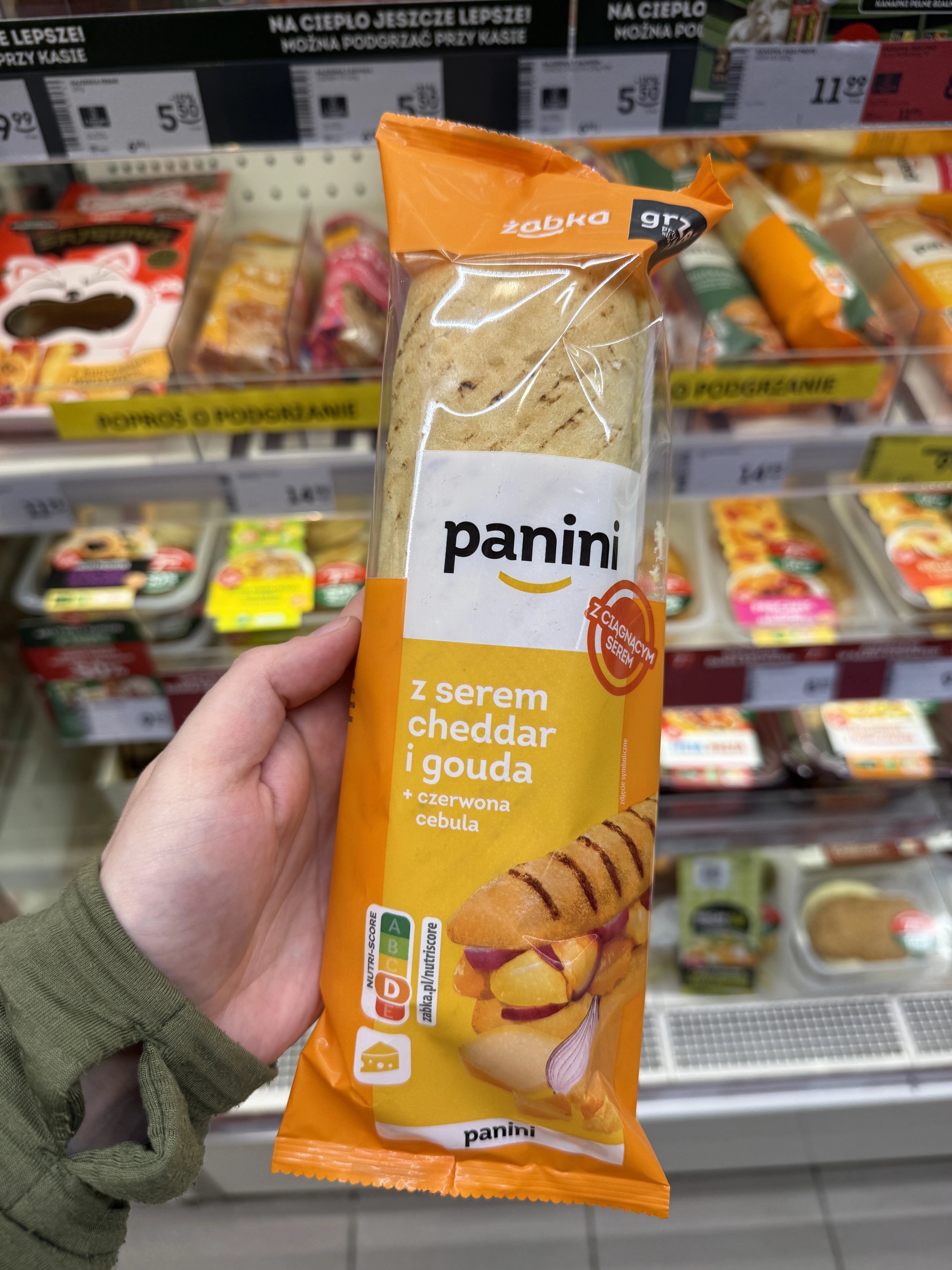 Panini z serem cheddar, gouda i strefa cebulą (Żabka) | 191g