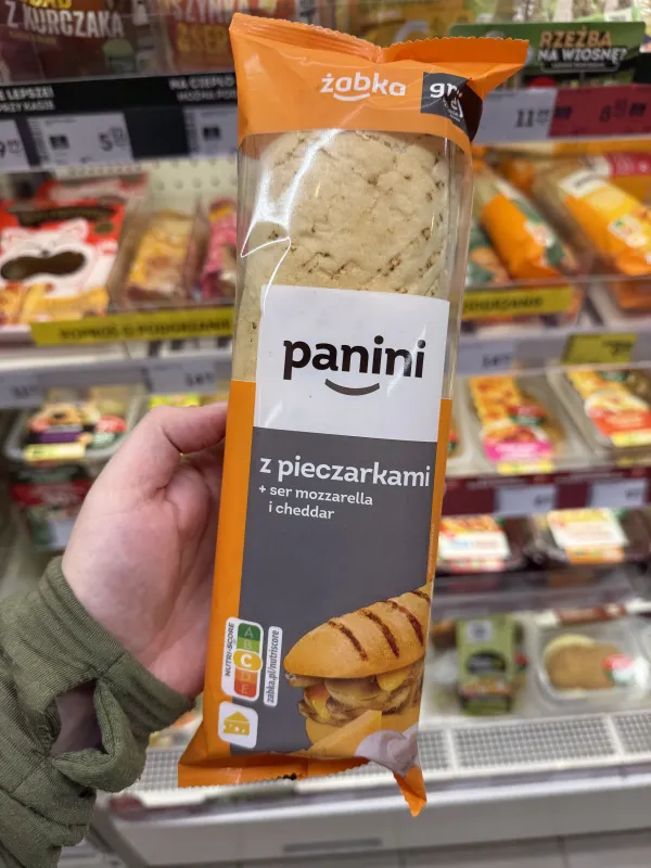 Panini z pieczarkami i serem mozzarella i cheddar Żabka | 190g