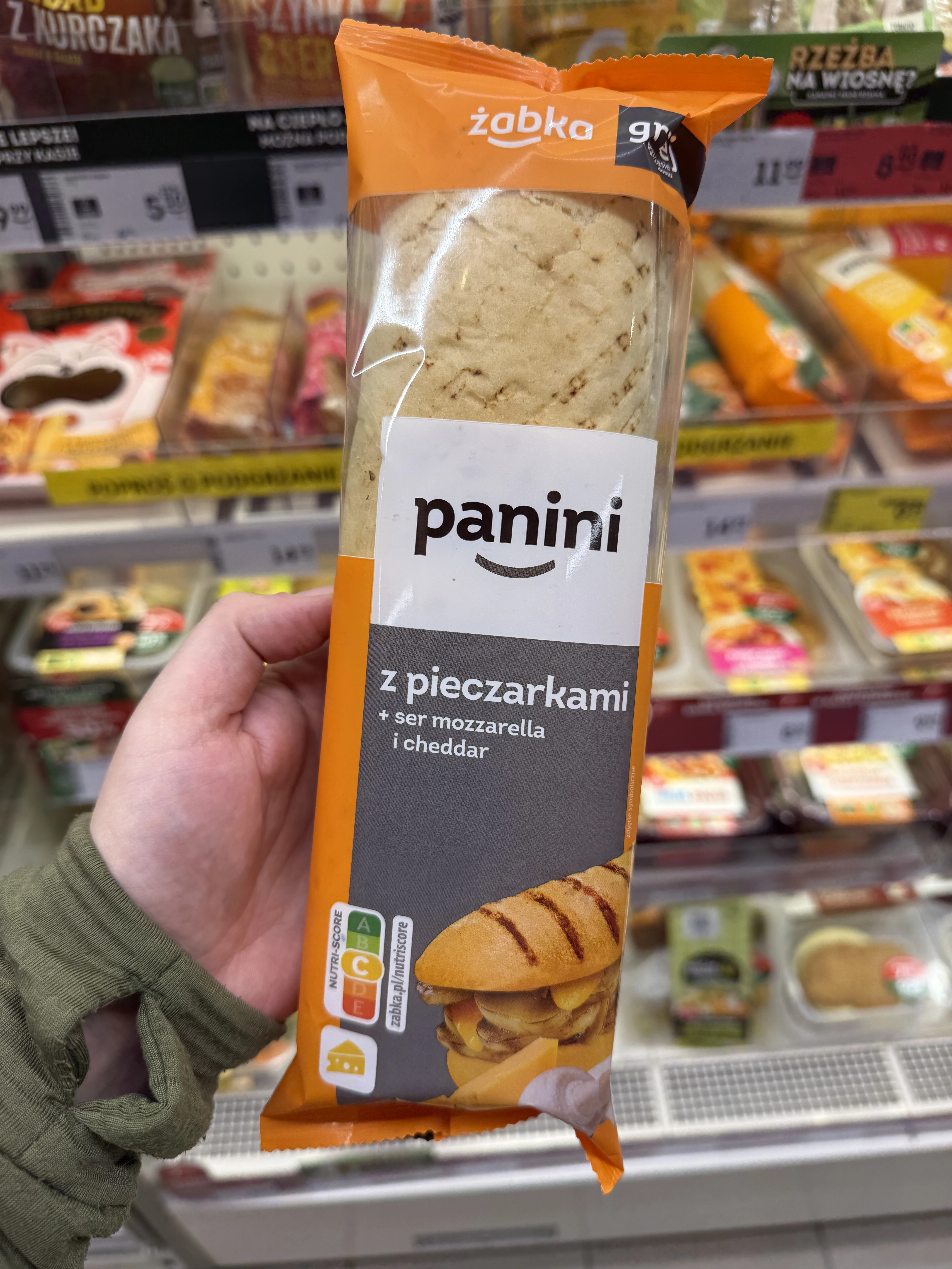 Panini z pieczarkami i serem mozzarella i cheddar Żabka | 190g