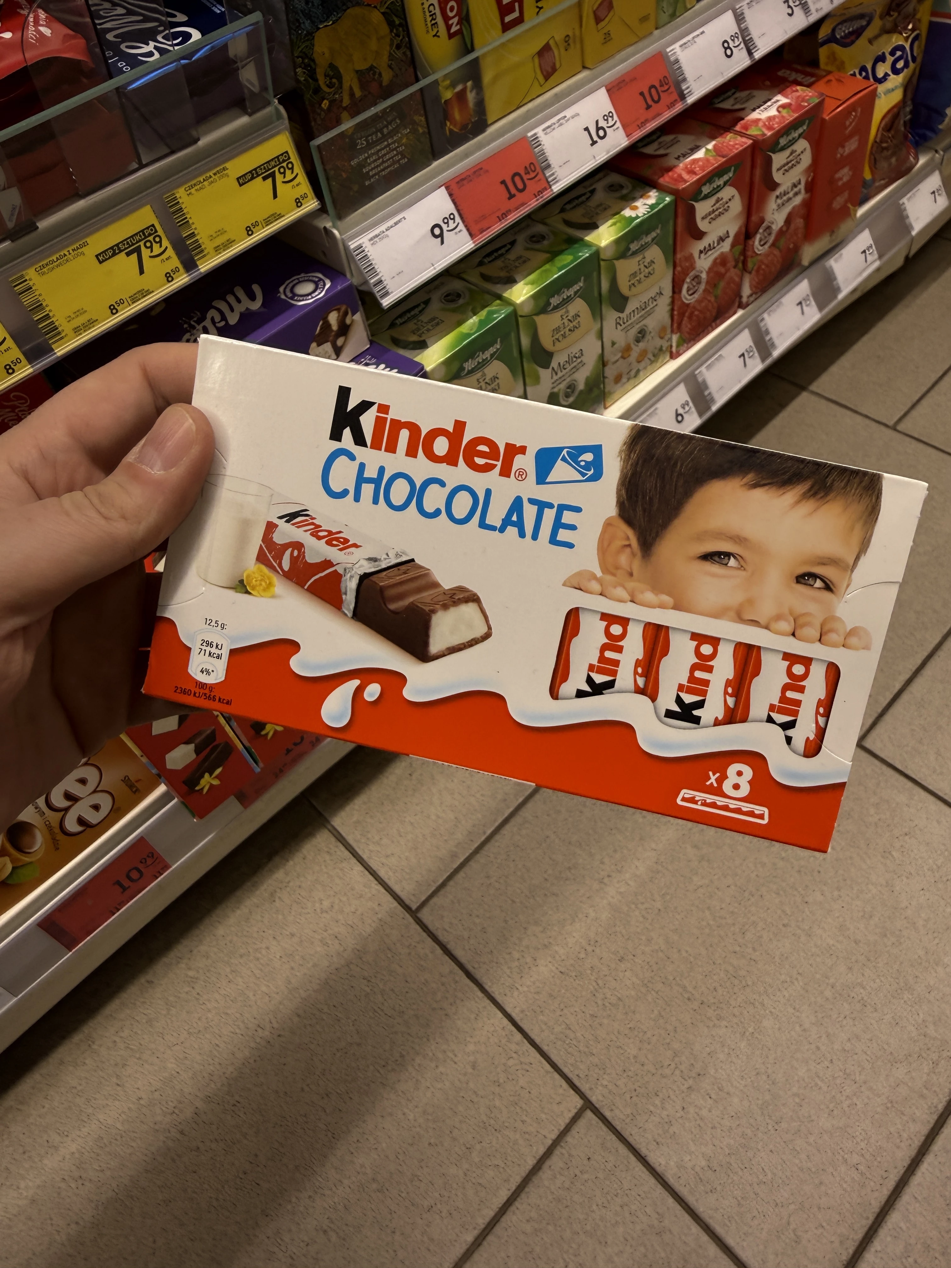 Kinder Chocolate batoniki z mlecznej czekolady z nadzieniem mlecznym | 100g (8 x 12,5g)