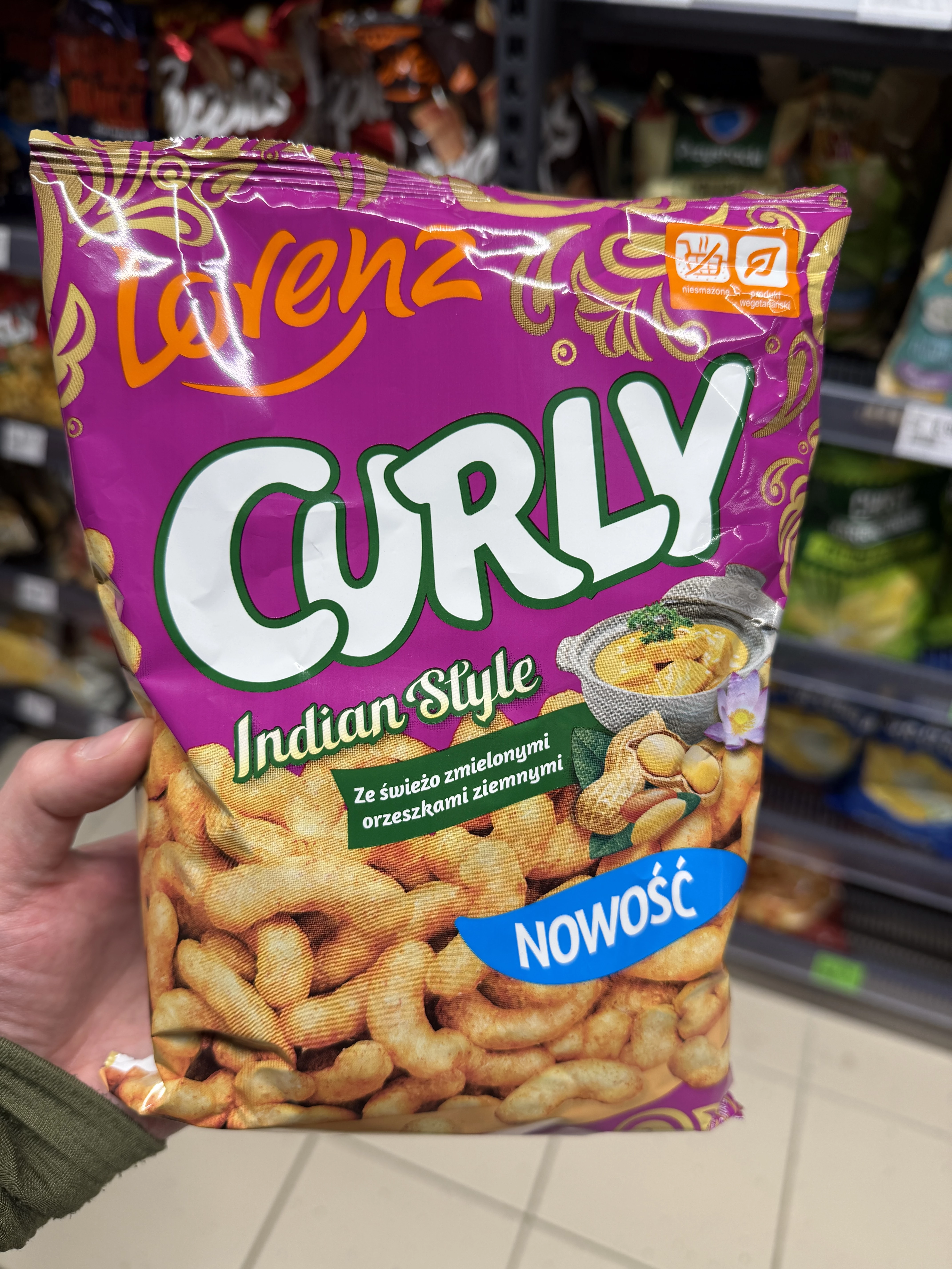 Lorenz Curly Chrupki kukurydziane ze świeżo zmielonymi orzeszkami ziemnymi o smaku curry | 100g