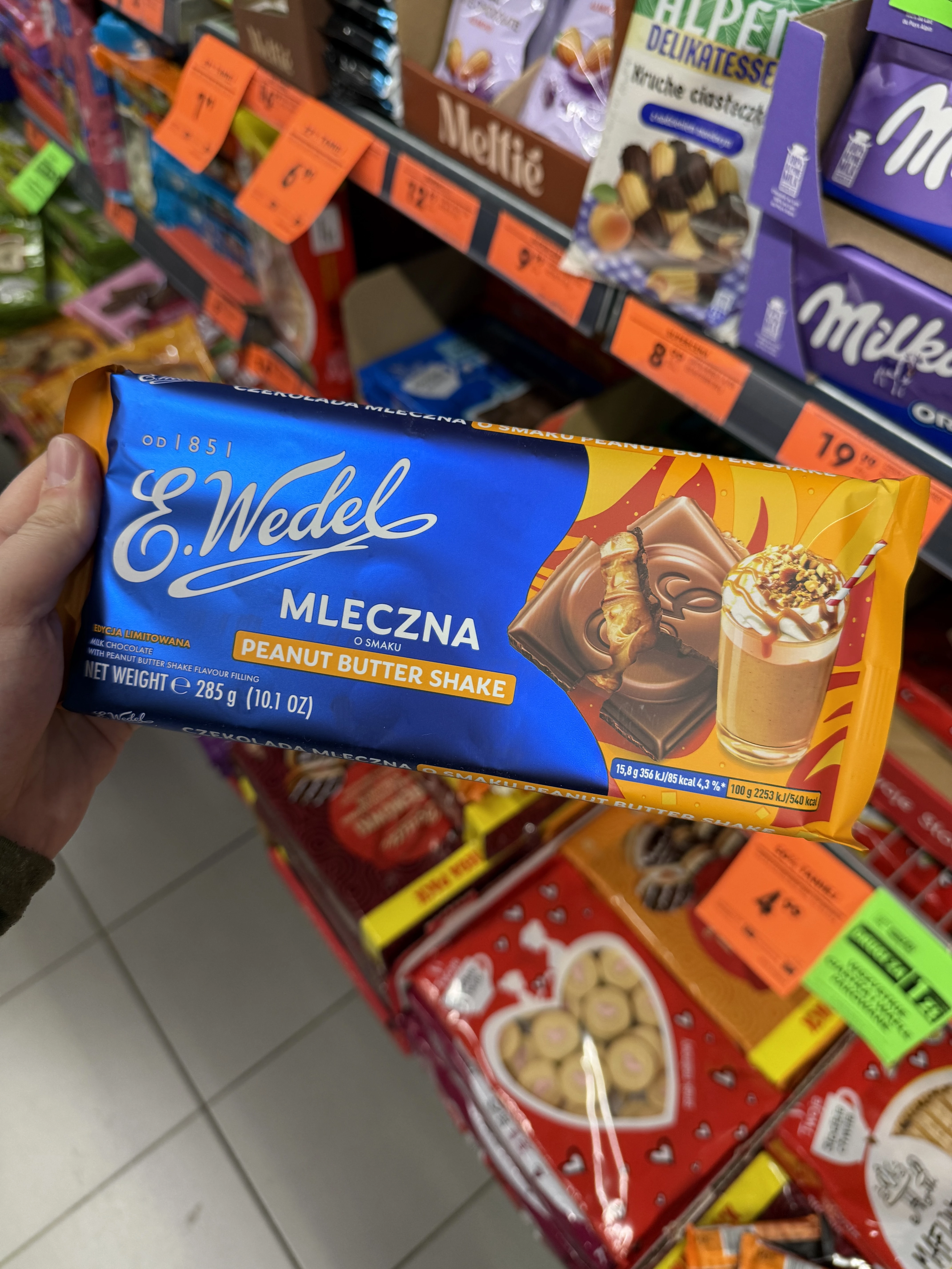 E. Wedel Czekolada mleczna o smaku Peanut Butter Shake | 285g