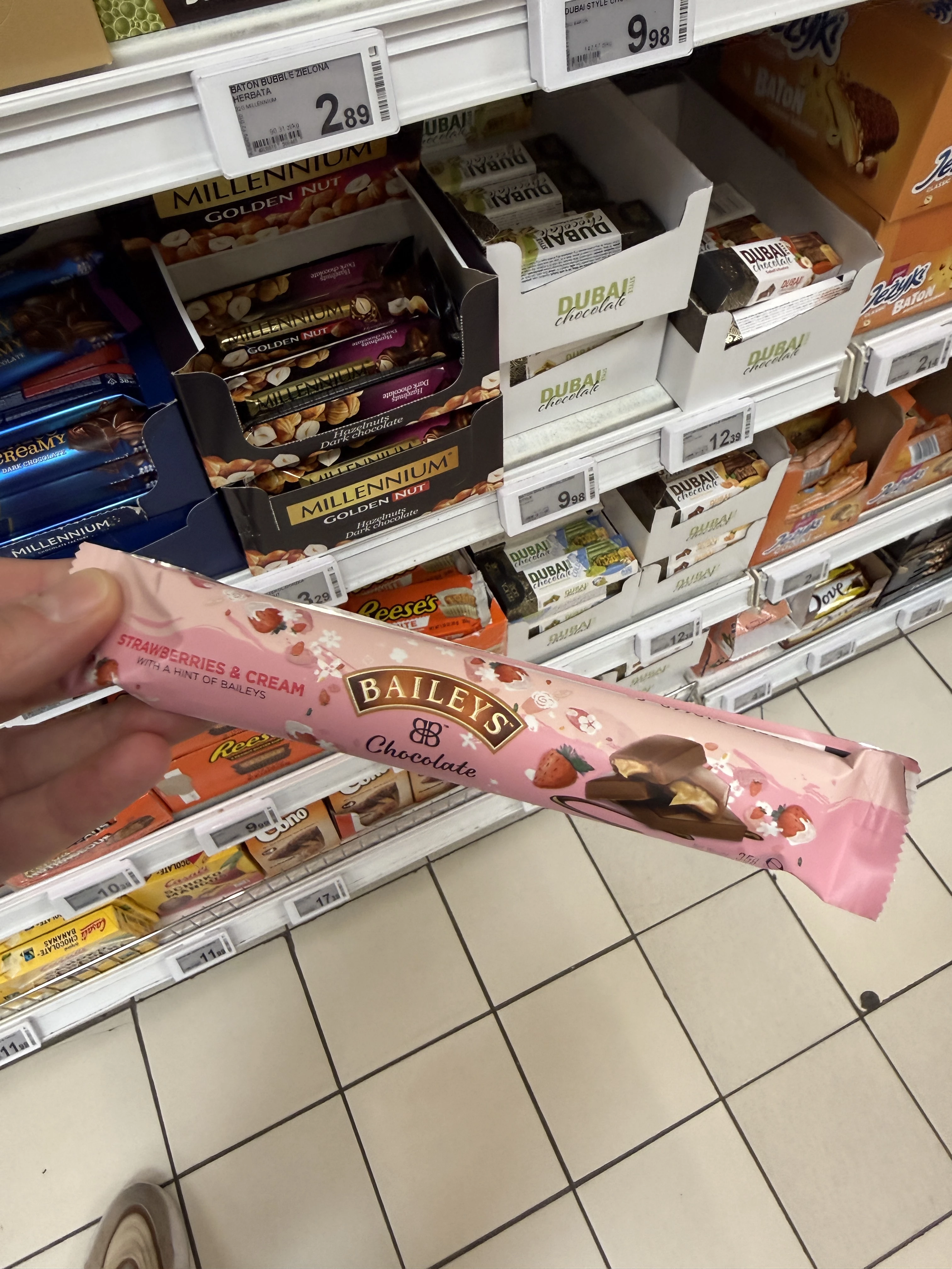 Baileys Strawberries & Cream Chocolate Bar | 35g