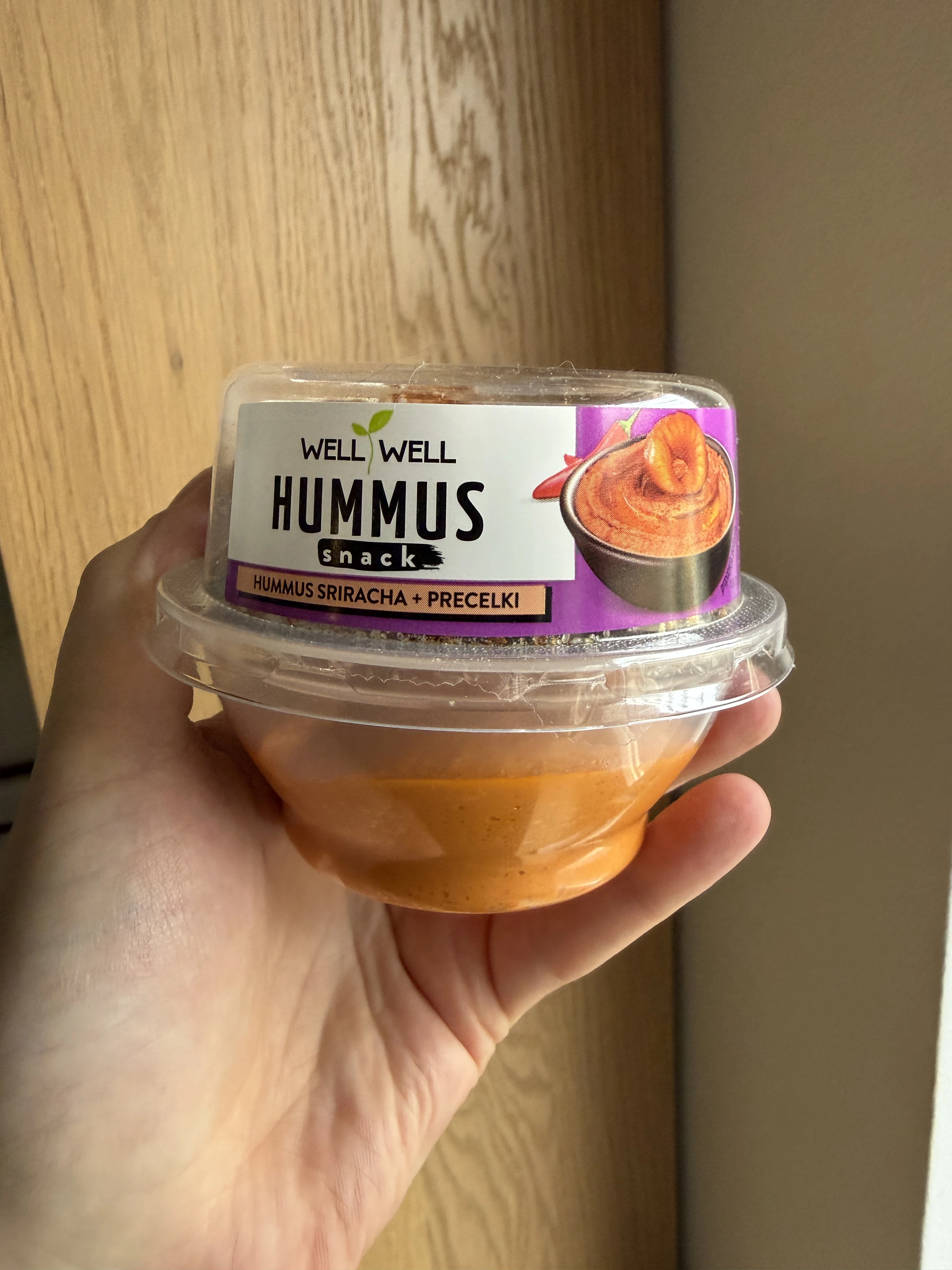 Well Well Hummus sriracha z preclami | 120g