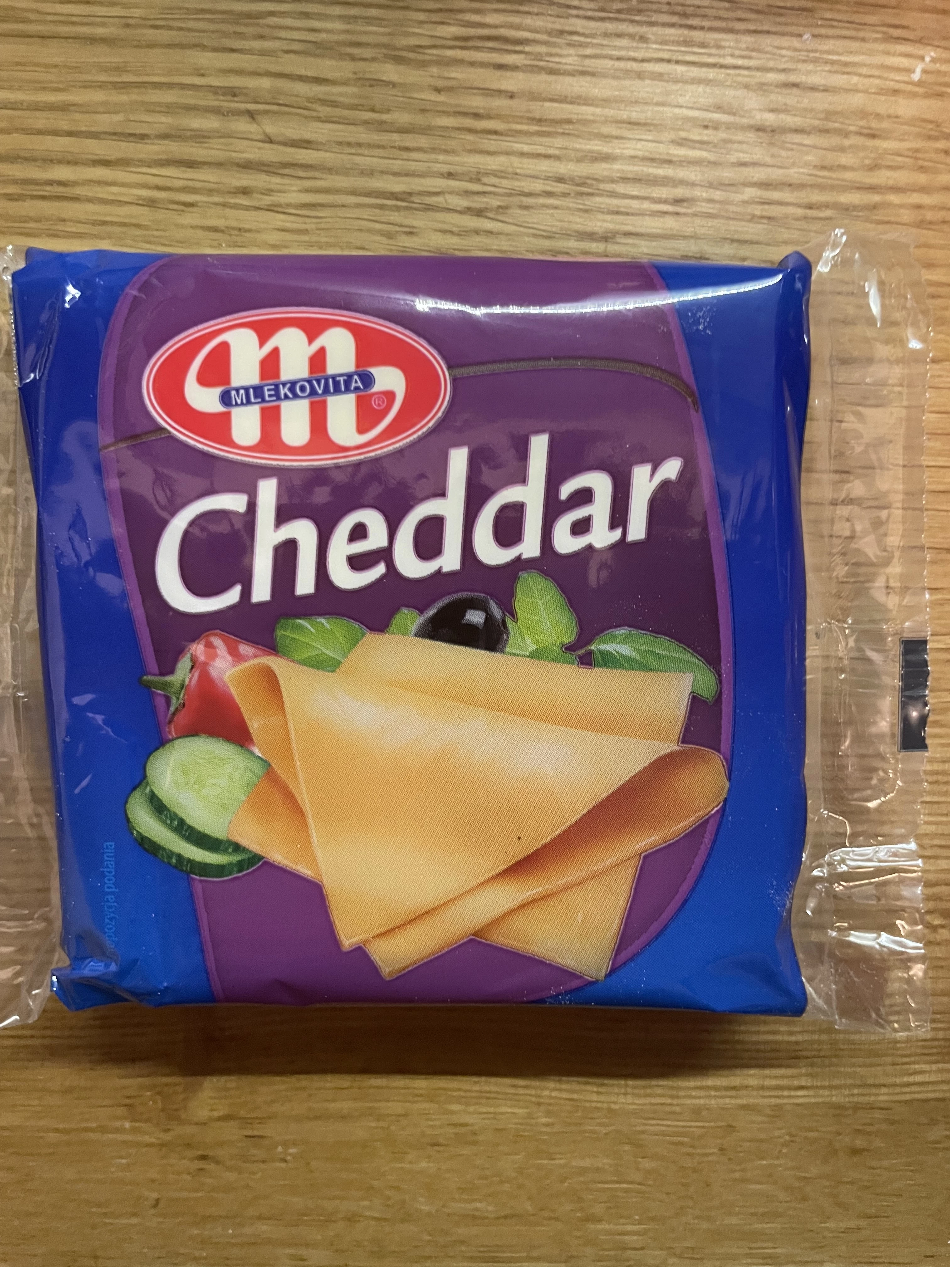 Mlekovita Ser topiony Cheddar w plastrach | 130g