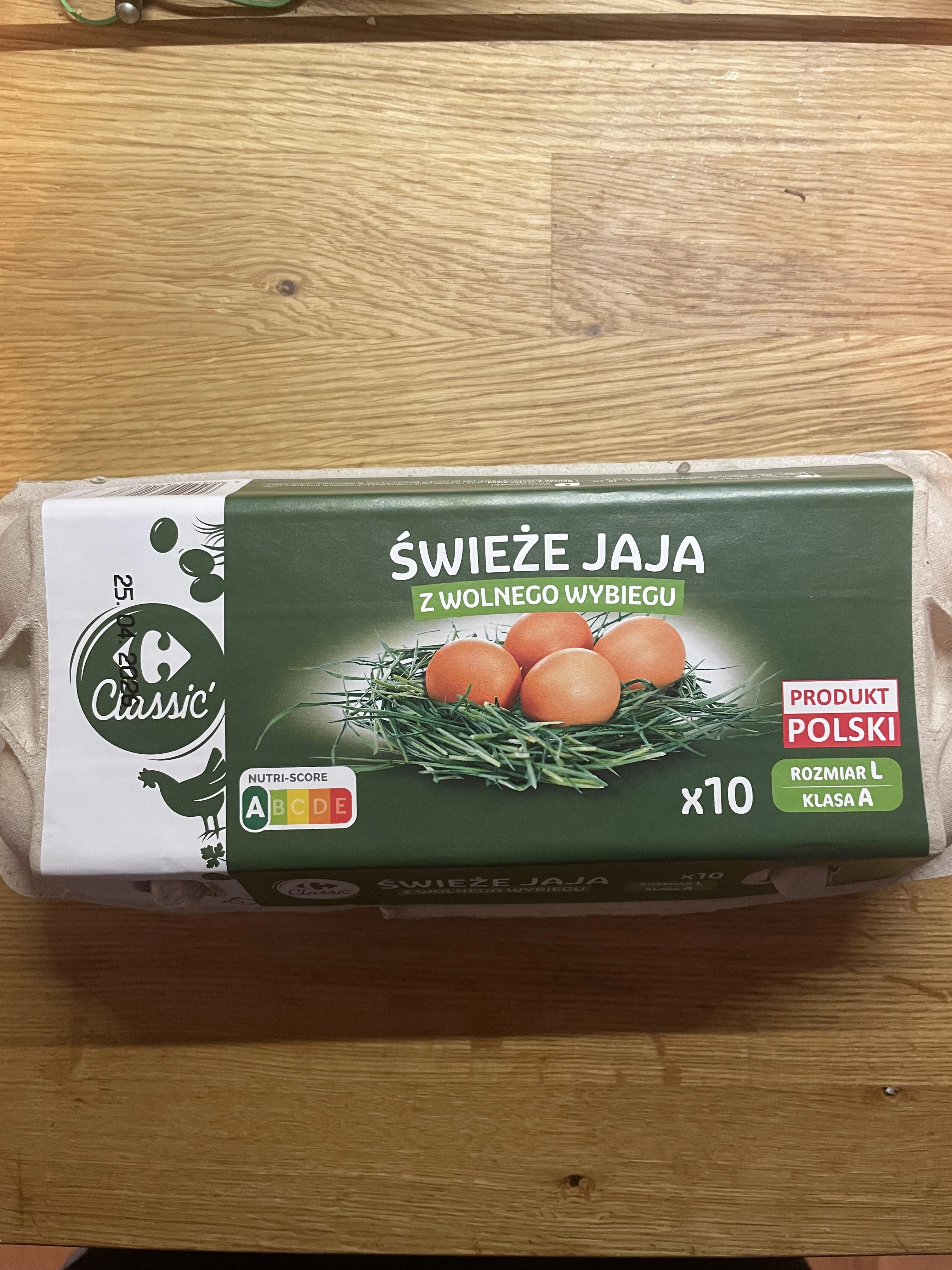 Carrefour Classic Świeże jaja z wolnego wybiegu L 10 sztuk