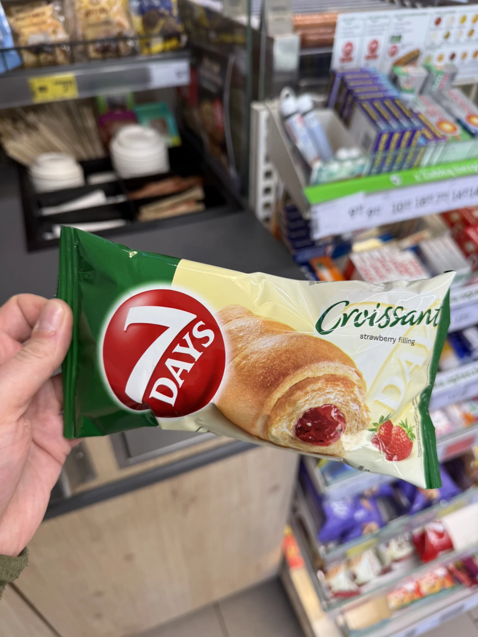 7 Days Croissant Strawberry Filling | 60g