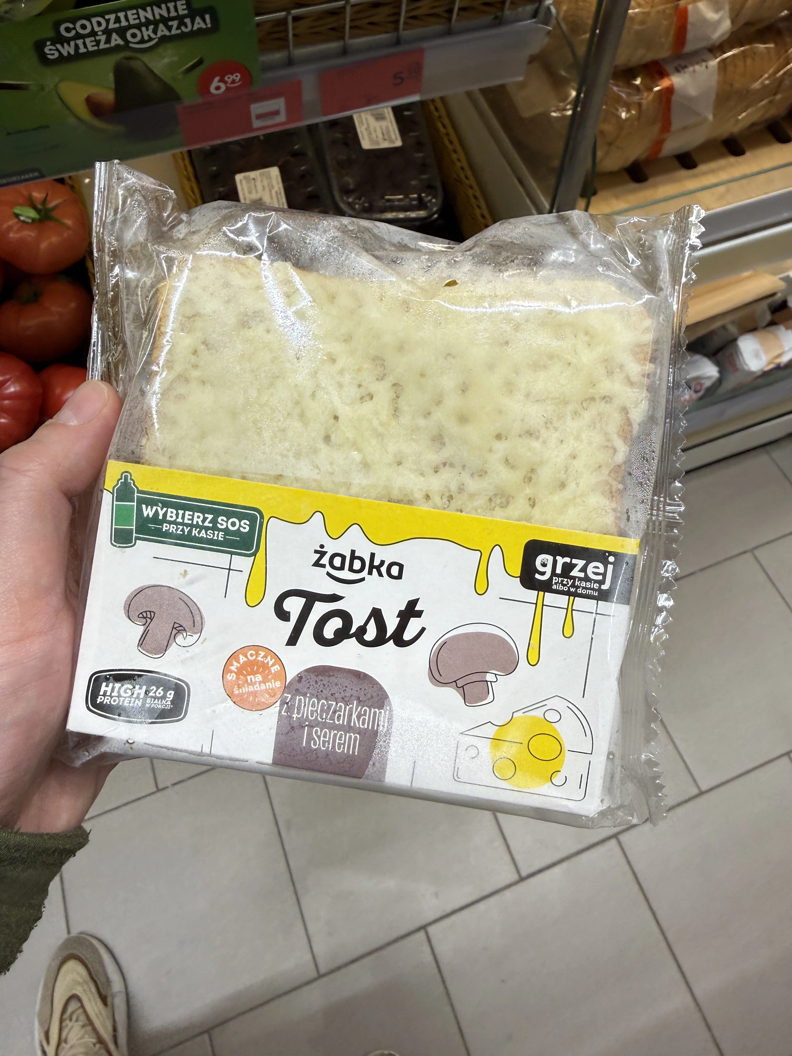 Żabka Tost pszenny z zapiekanym serem z farszem pieczarkowym i serem mozzarella | 185g