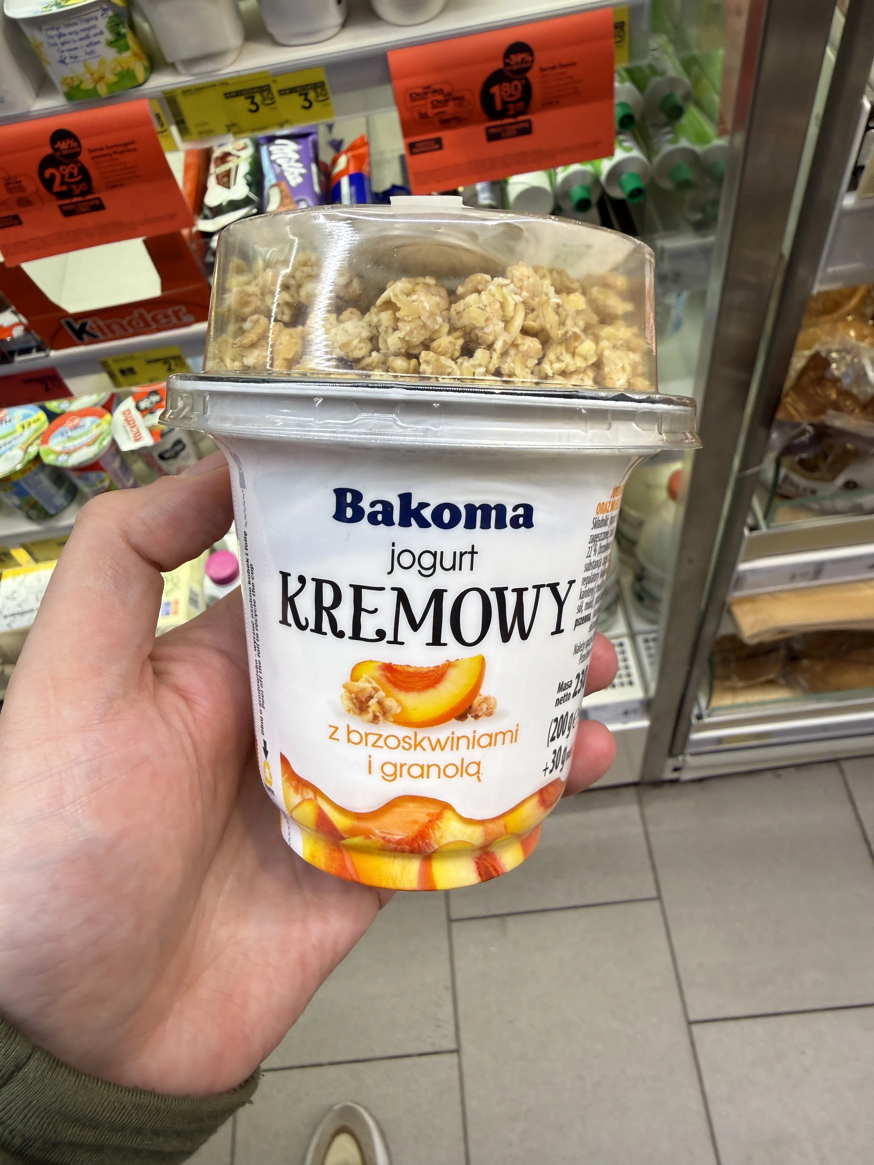 Bakoma Jogurt kremowy z brzoskwiniami i granolą | 230g