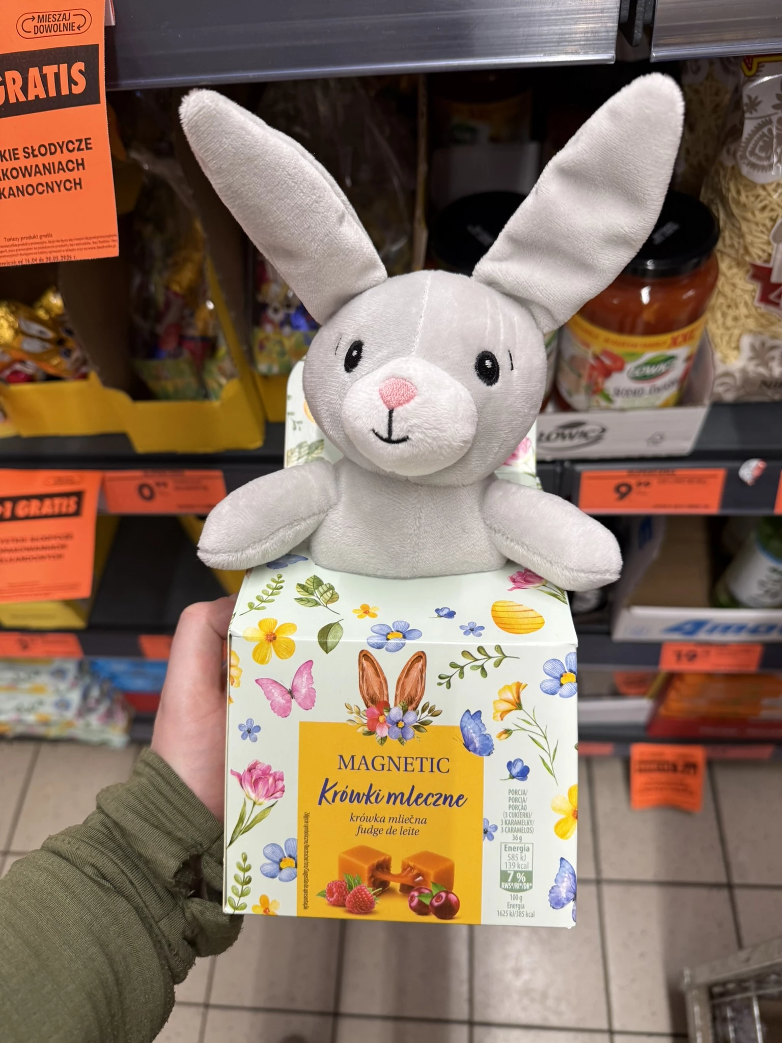 Magnetic Krówki mleczne o smaku malinowym i wiśniowym z maskotką szary zajączek | 90g