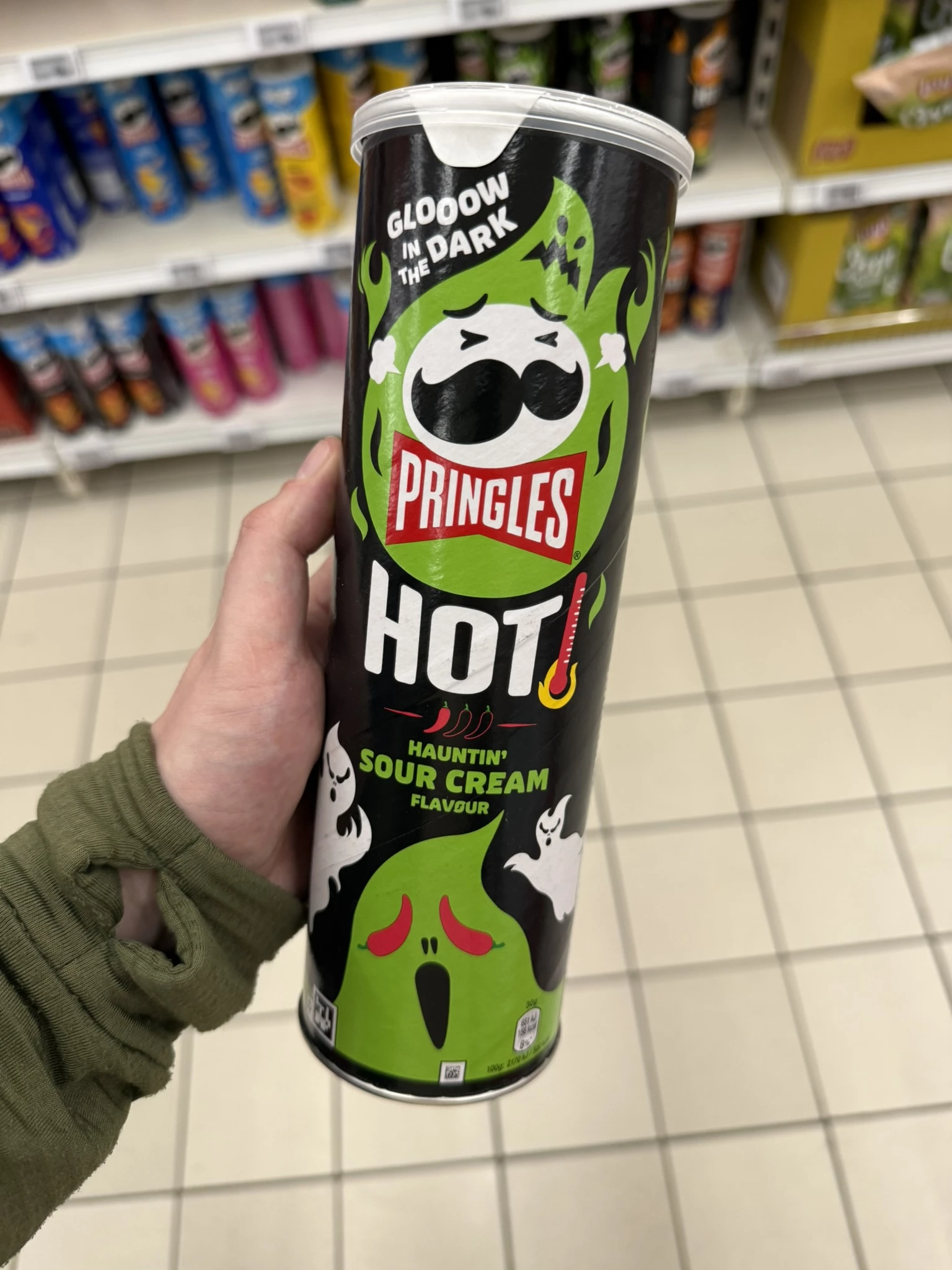 Pringles Hot Hauntin’ Sour Cream Glow in the Dark | 160g