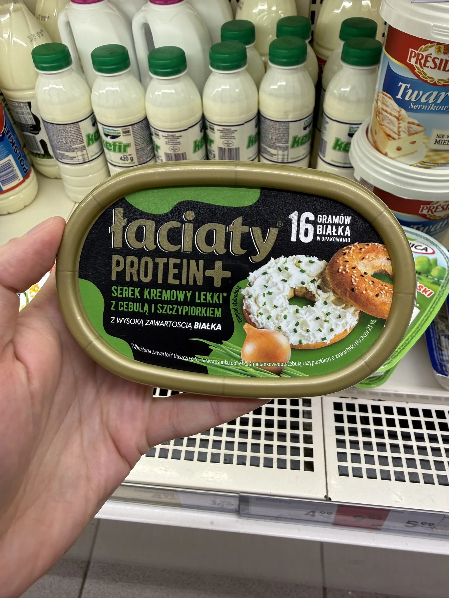 Łaciaty Protein+ Serek kremowy lekki z cebulą i szczypiorkiem | 135g