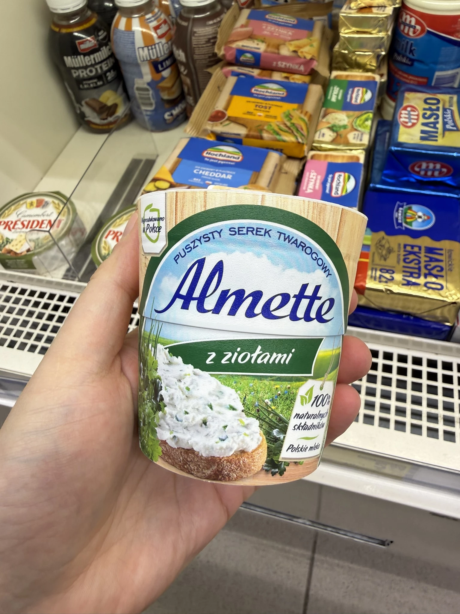 Almette puszysty serek twarogowy z ziołami | 150g