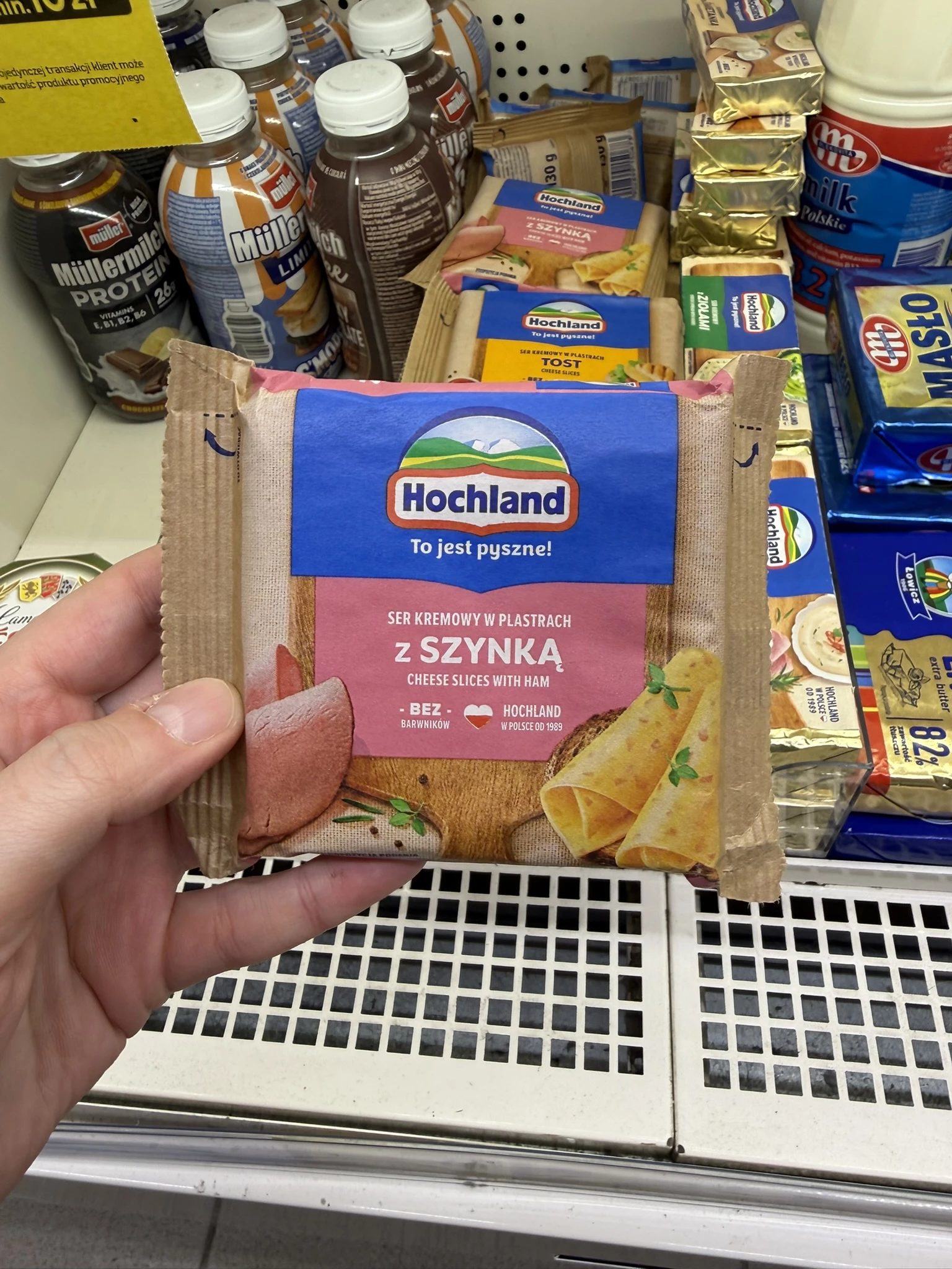 Hochland Ser kremowy w plastrach z szynką | 130g