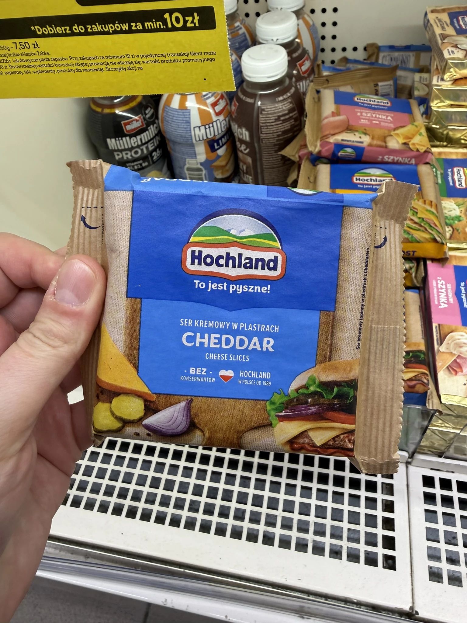 Hochland Ser kremowy w plastrach Cheddar | 130g