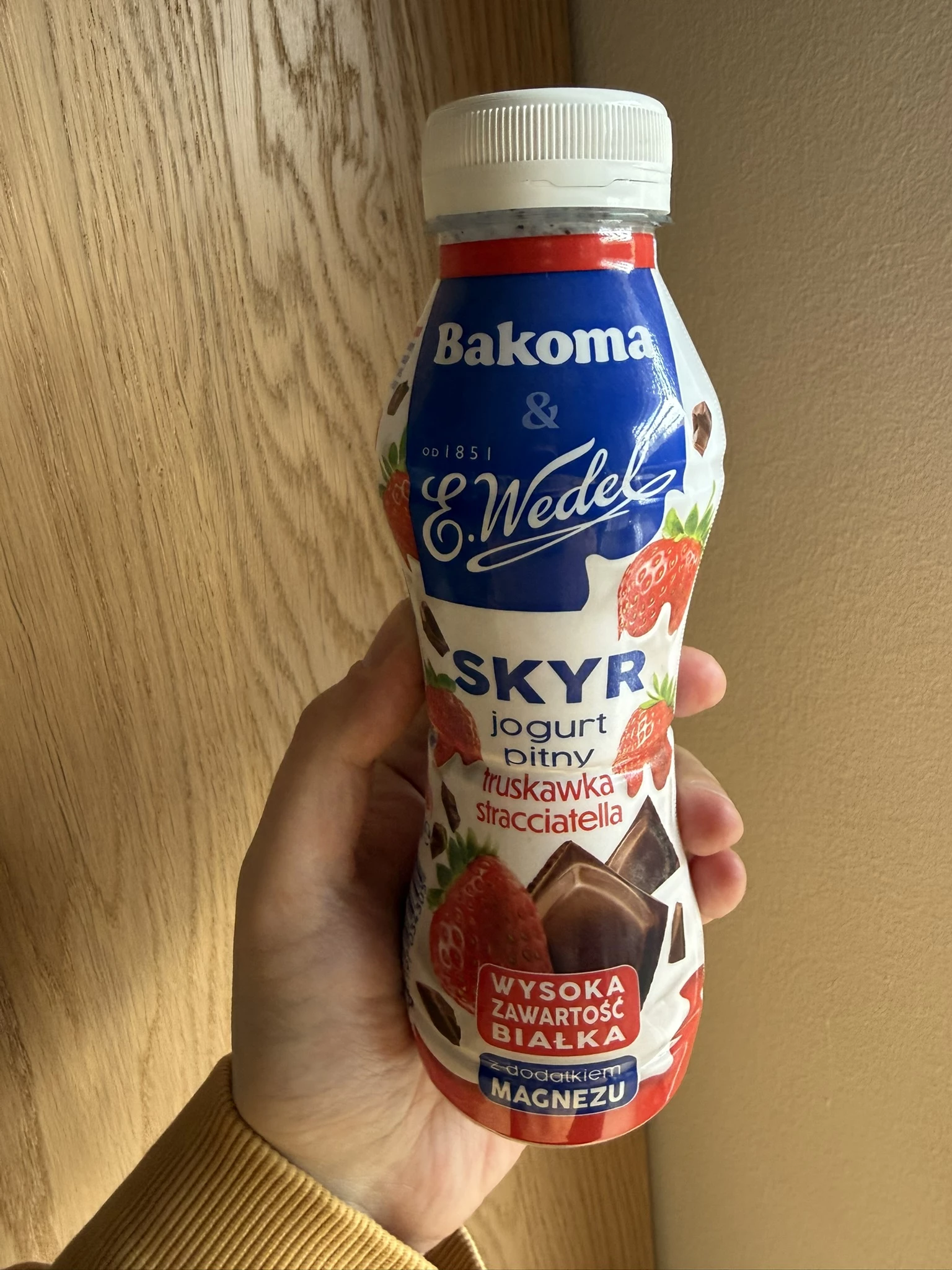Bakoma & E. Wedel Skyr jogurt pitny truskawka stracciatella | 300g