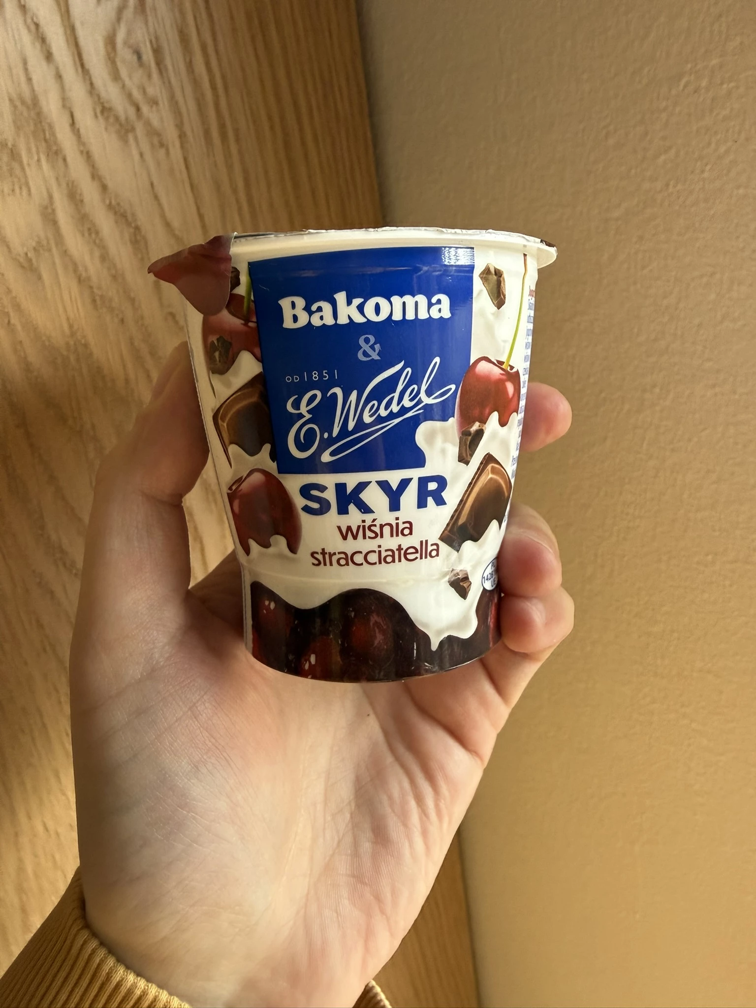 Bakoma & E. Wedel Jogurt Skyr wiśnia stracciatella | 150g