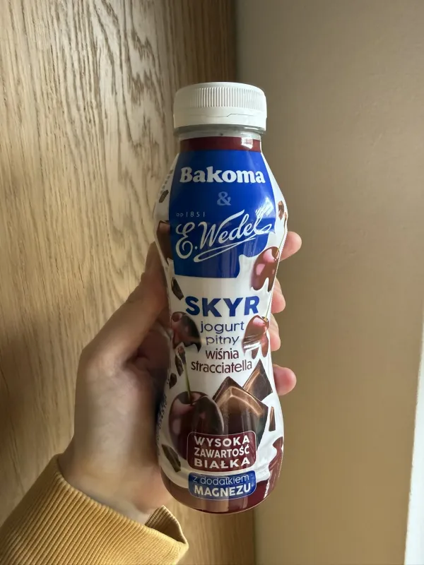 Bakoma & E. Wedel Skyr jogurt pitny wiśnia stracciatella | 300g