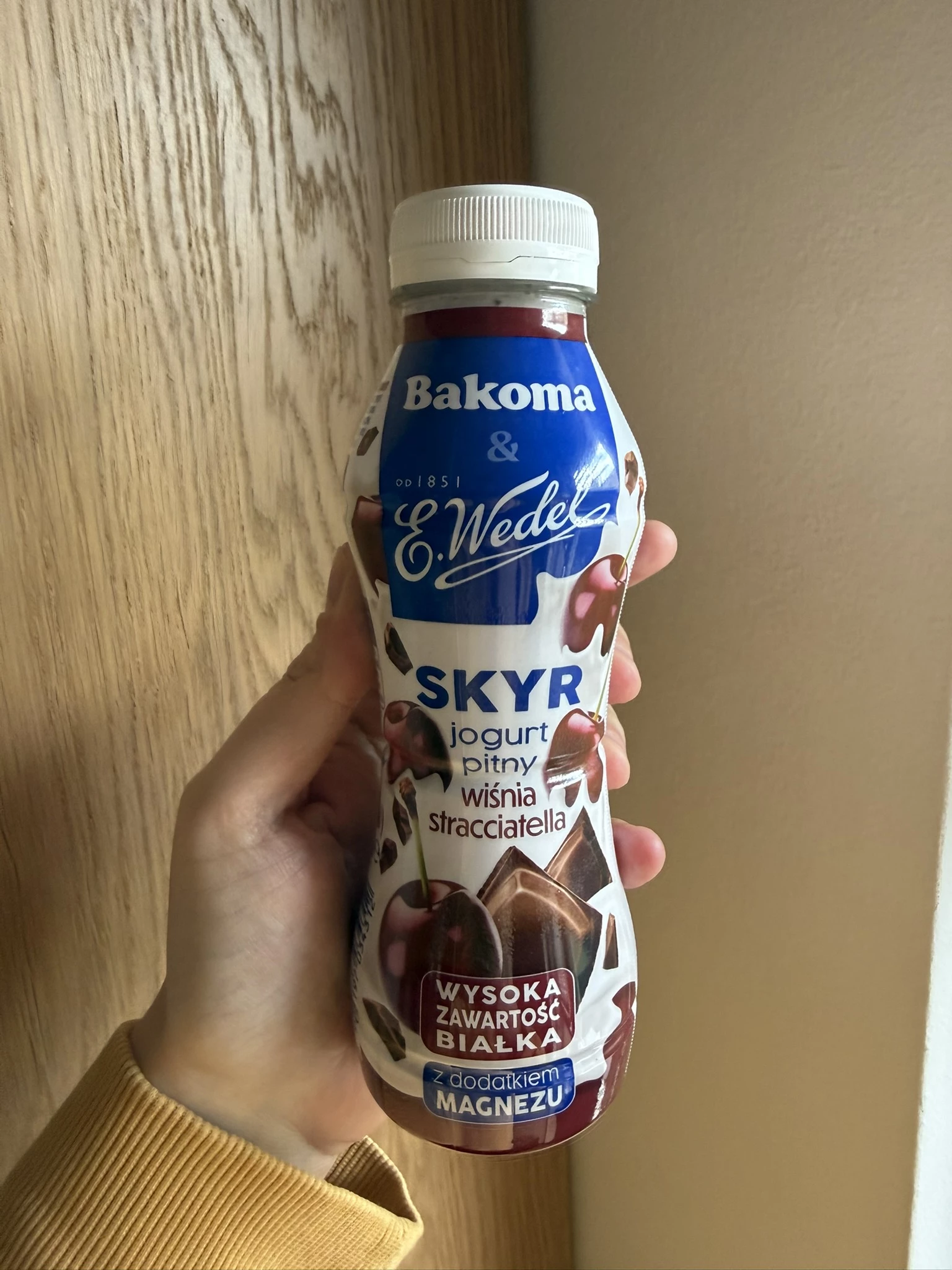 Bakoma & E. Wedel Skyr jogurt pitny wiśnia stracciatella | 300g