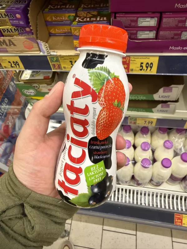 Łaciaty Jogurt pitny truskawka czarna porzeczka bez laktozy | 250ml