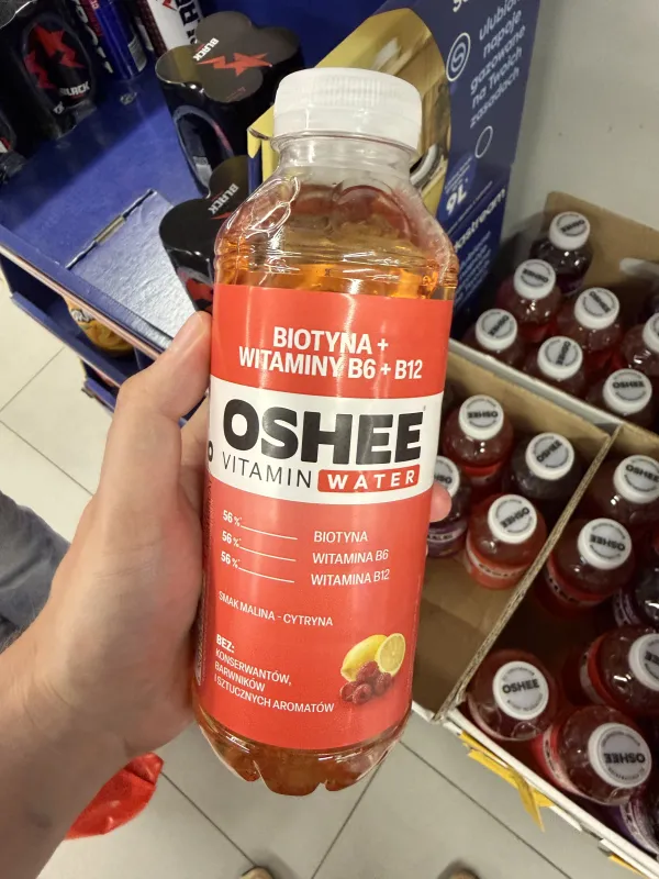 Oshee Vitamin Water Biotyna + Witaminy B6 + B12, smak malina-cytryna | 555ml