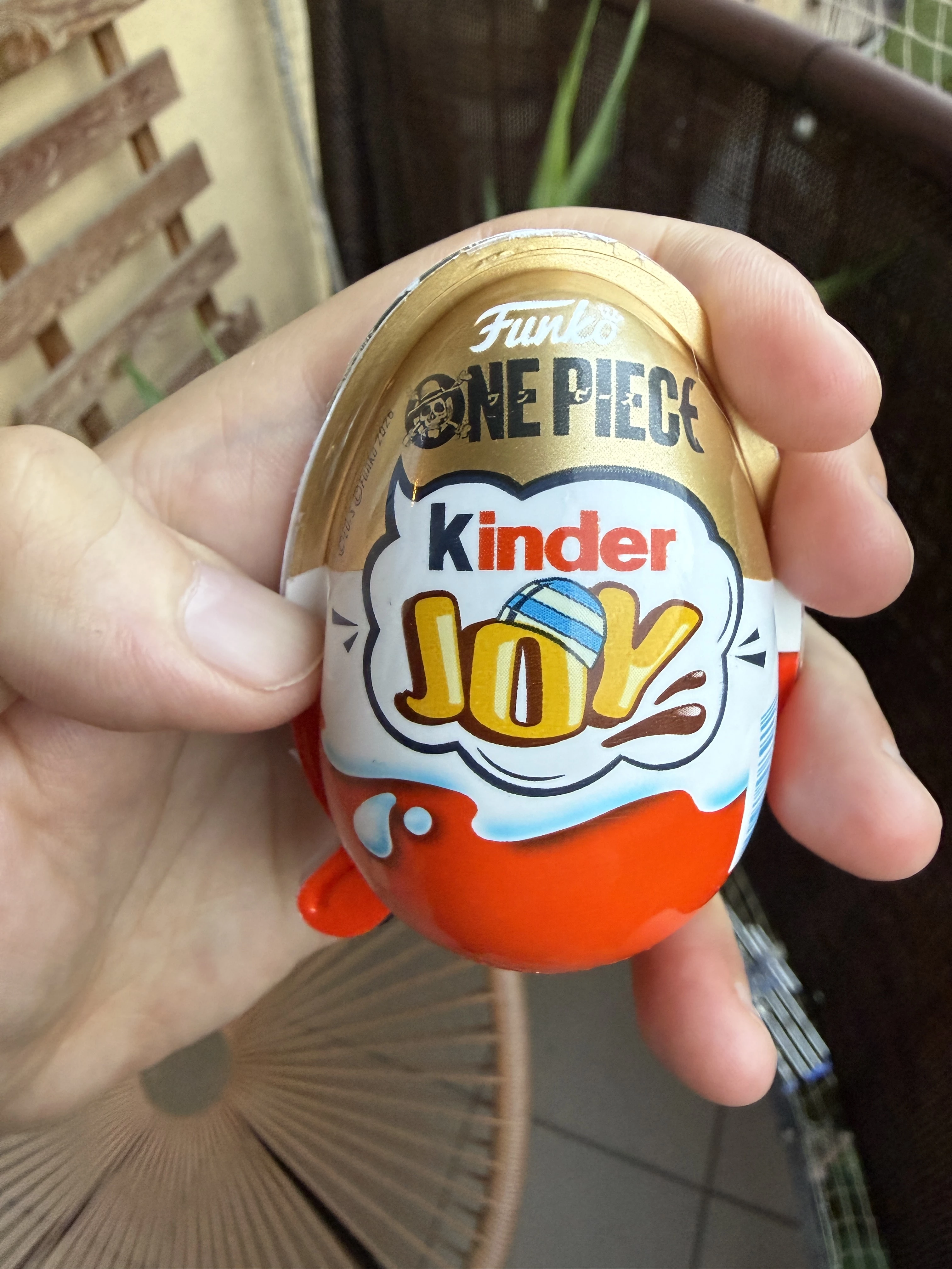 Kinder Joy Funko One Piece (czapka w biało-niebieskie paski) | 20g