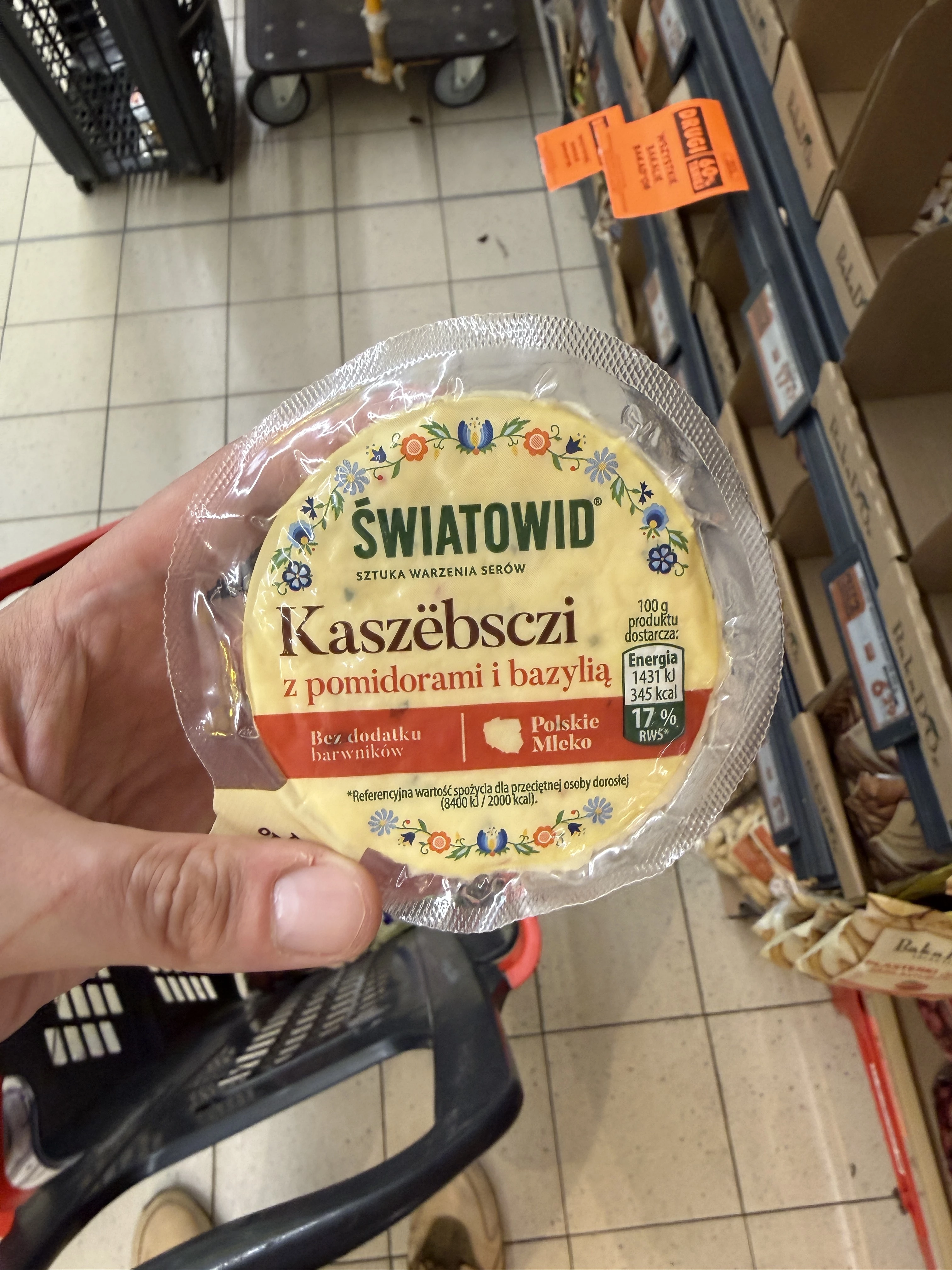 Ser Kaszëbsczi z pomidorami i bazylią Światowid |