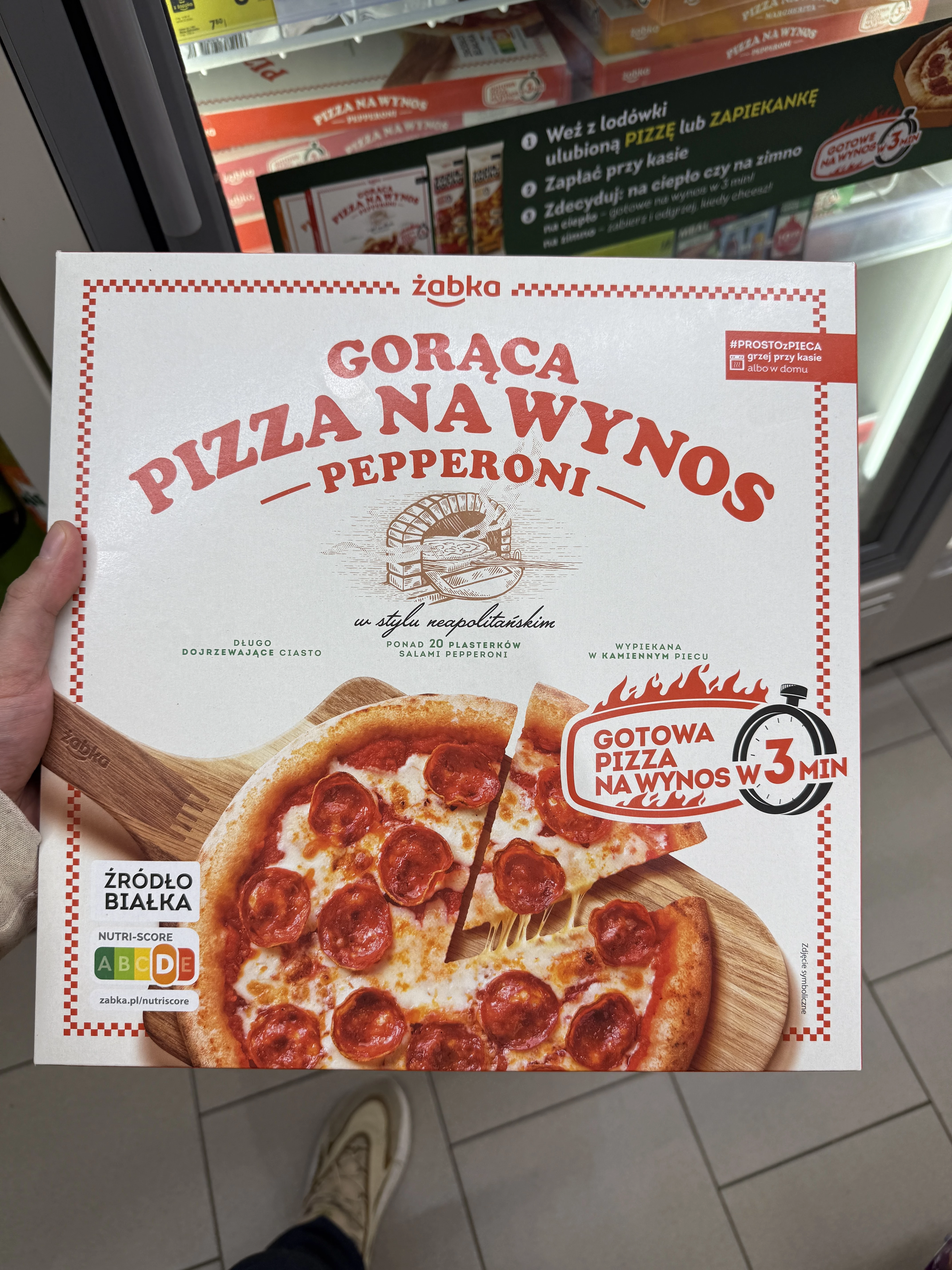 Gorąca pizza na wynos pepperoni Żabka | 412g