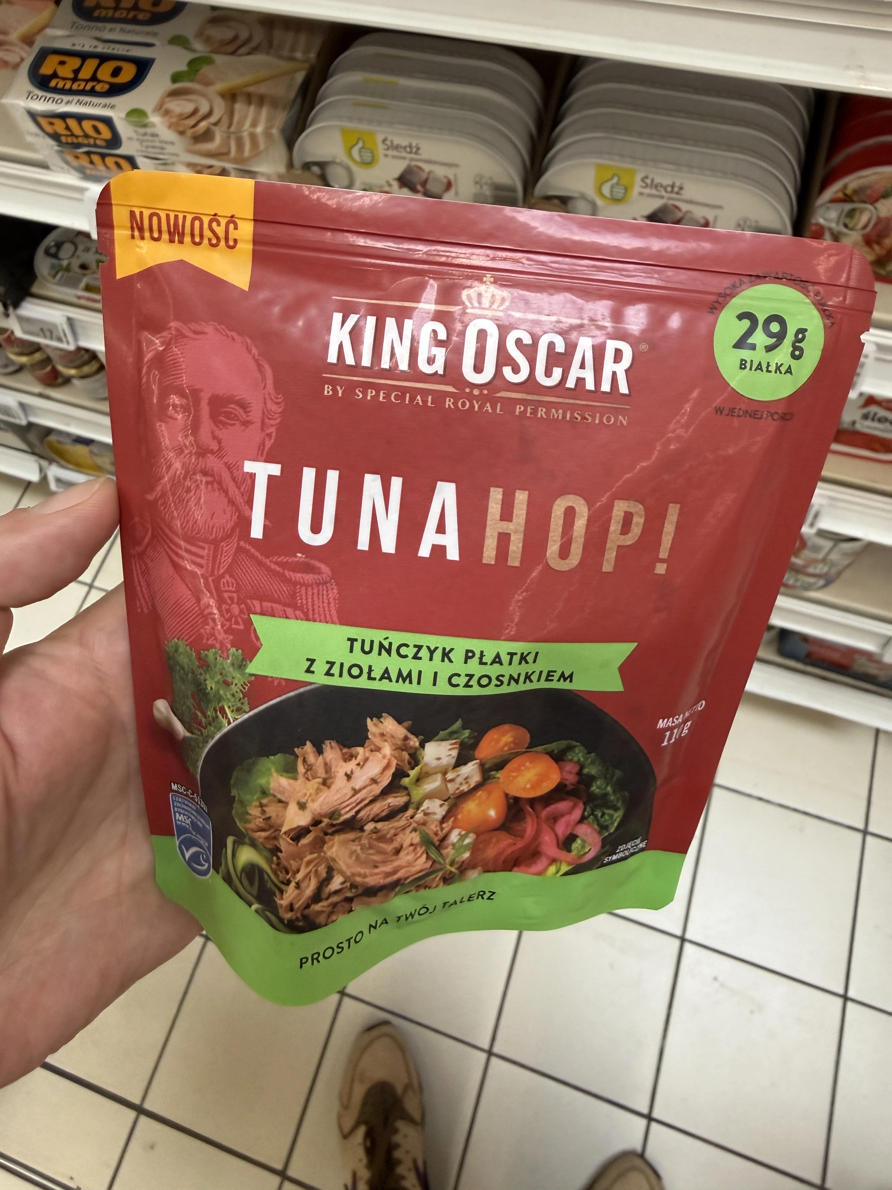 King Oscar Tuna Hop! Tuńczyk płatki z czosnkiem i ziołami | 110g