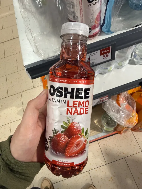 OSHEE Vitamin Lemonade Truskawka | 555ml