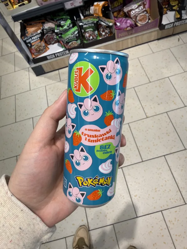 Kubuś Gazowany napój wieloowocowy o smaku truskawki i śmietanki (Pokémon) | 250ml