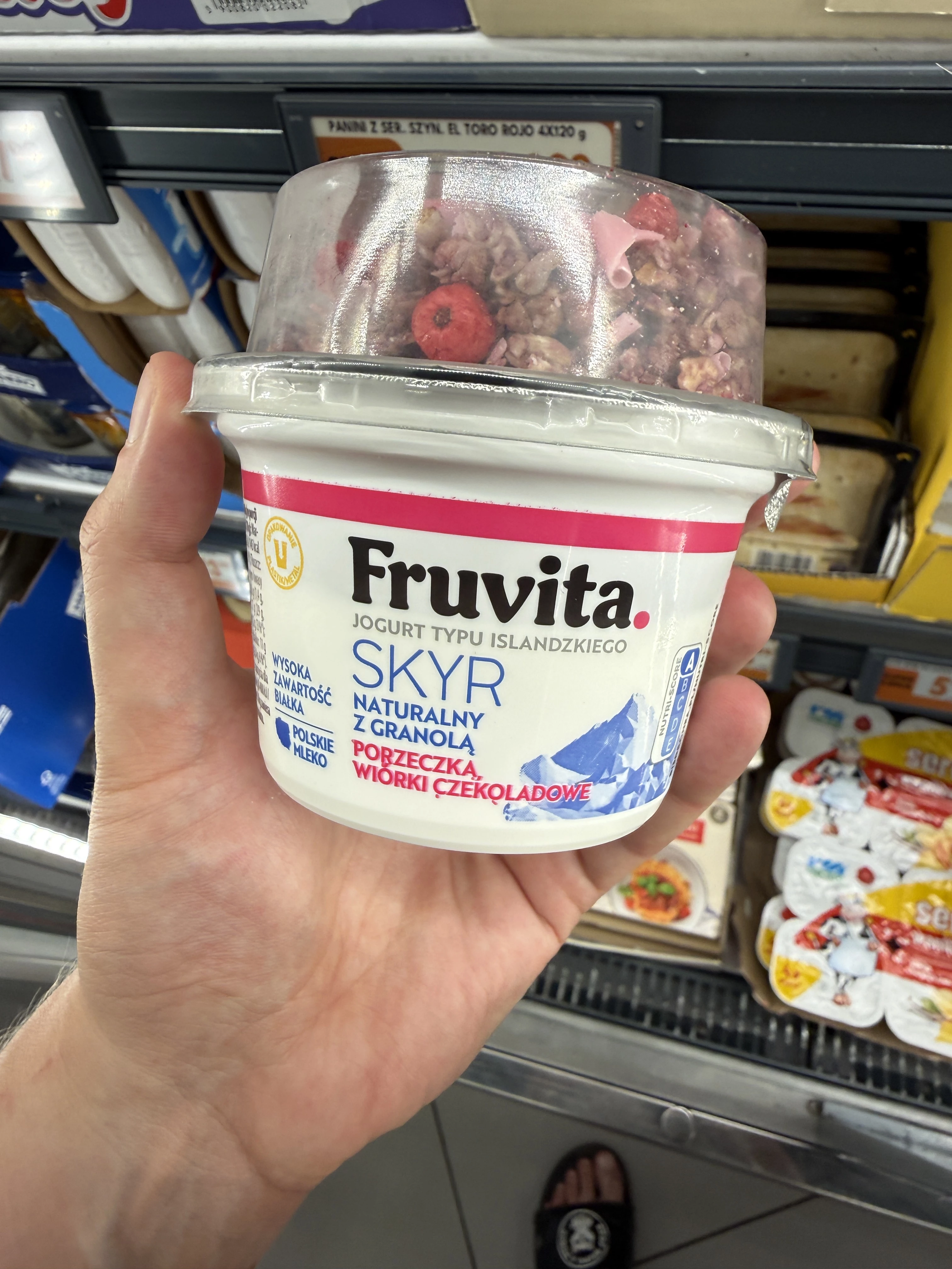 Fruvita Skyr naturalny z granolą porzeczka wiórki czekoladowe | 170g