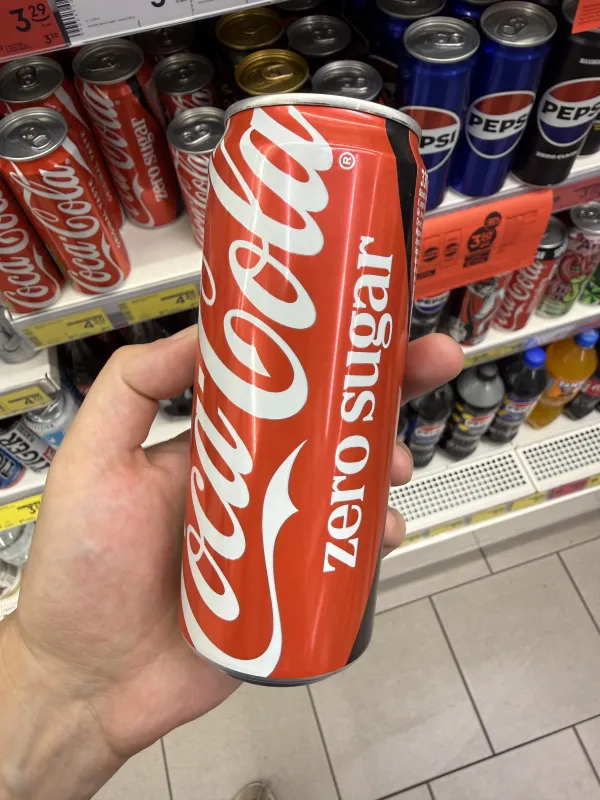 Coca-Cola Zero Sugar (białe logo) | 330ml