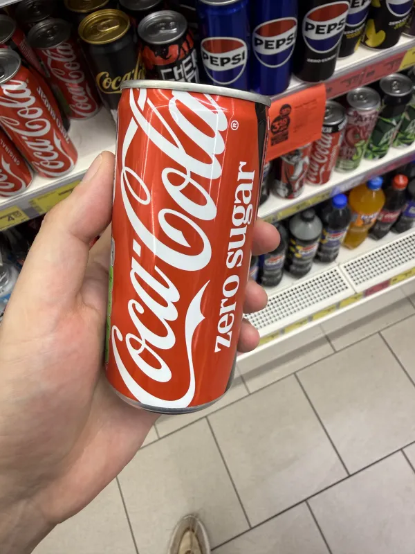 Coca-Cola Zero Sugar (białe logo, napis zero sugar) | 200ml